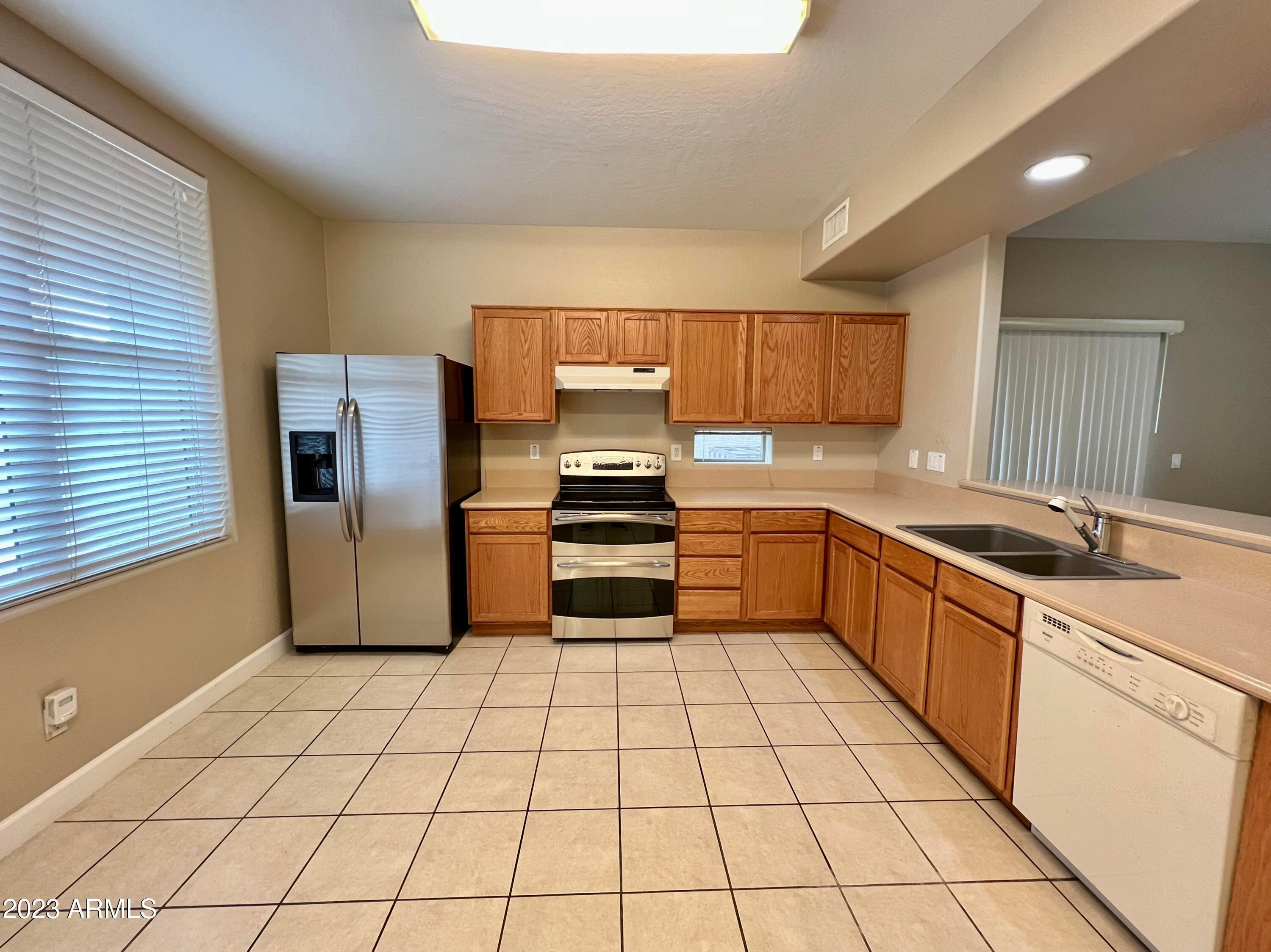 5911 S 35th Place