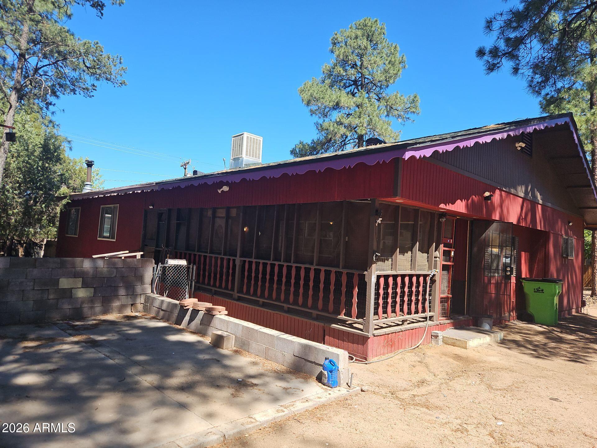 804 N EASY Street