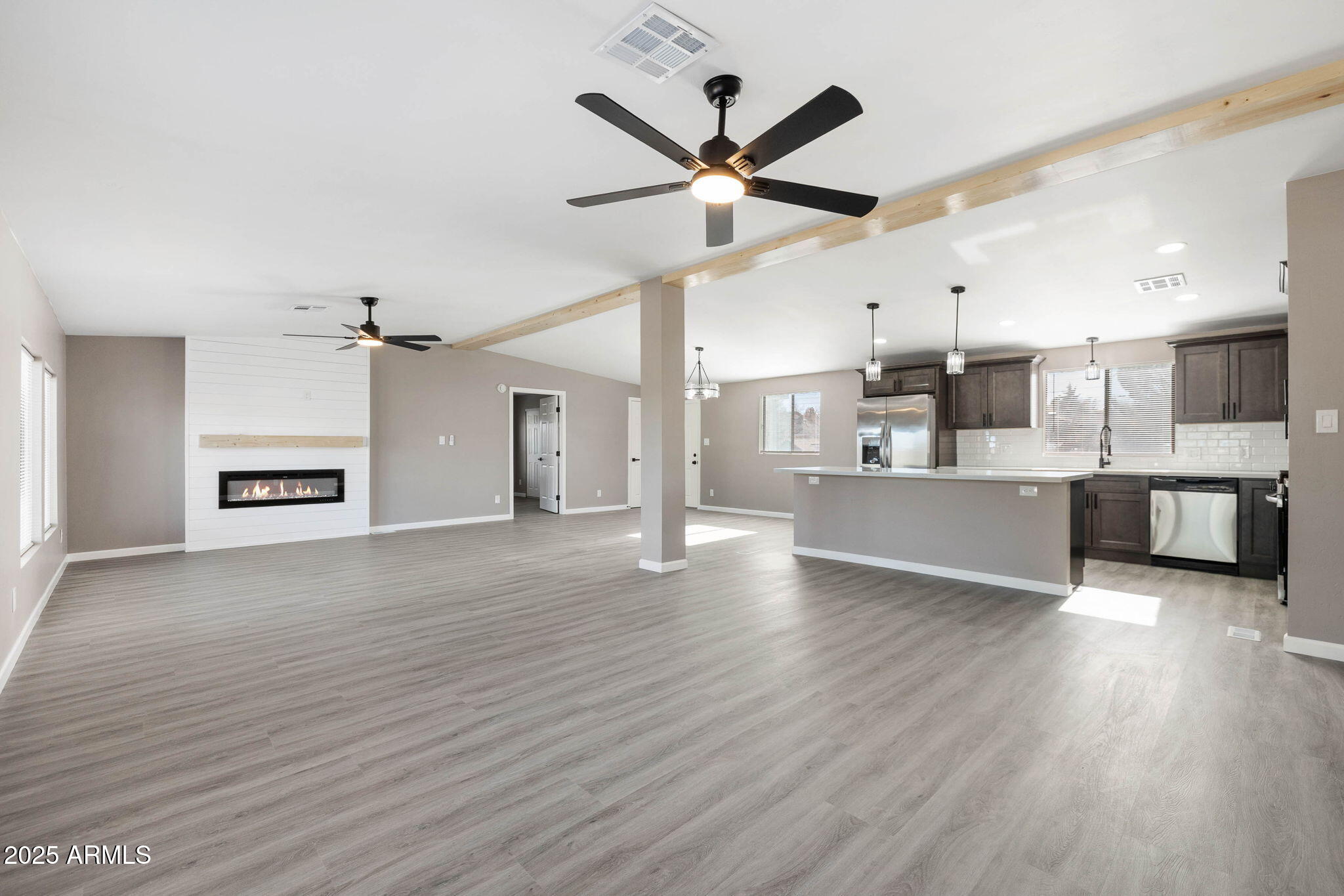 8850 E ROADRUNNER Drive