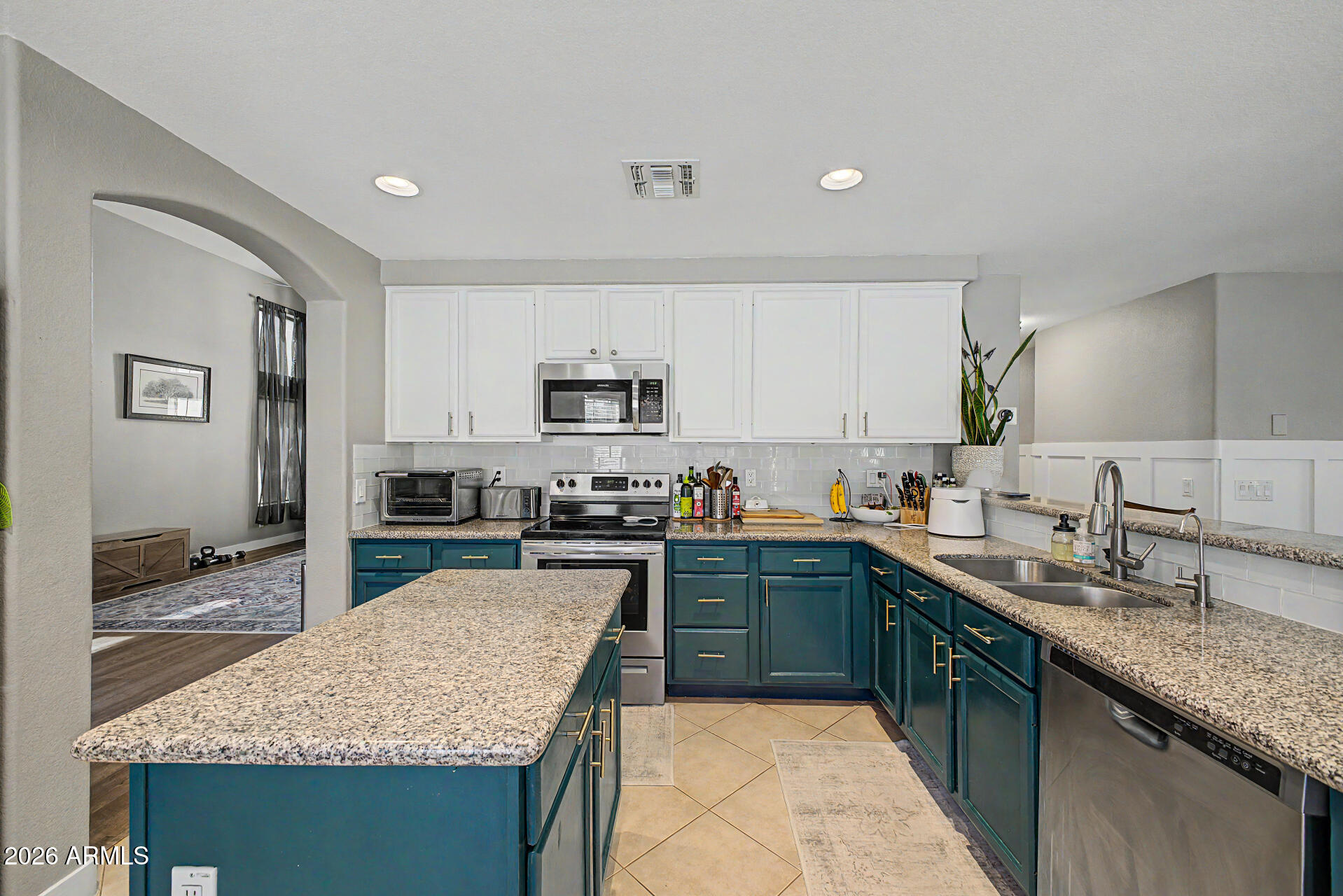 2223 E Torrey Pines Place