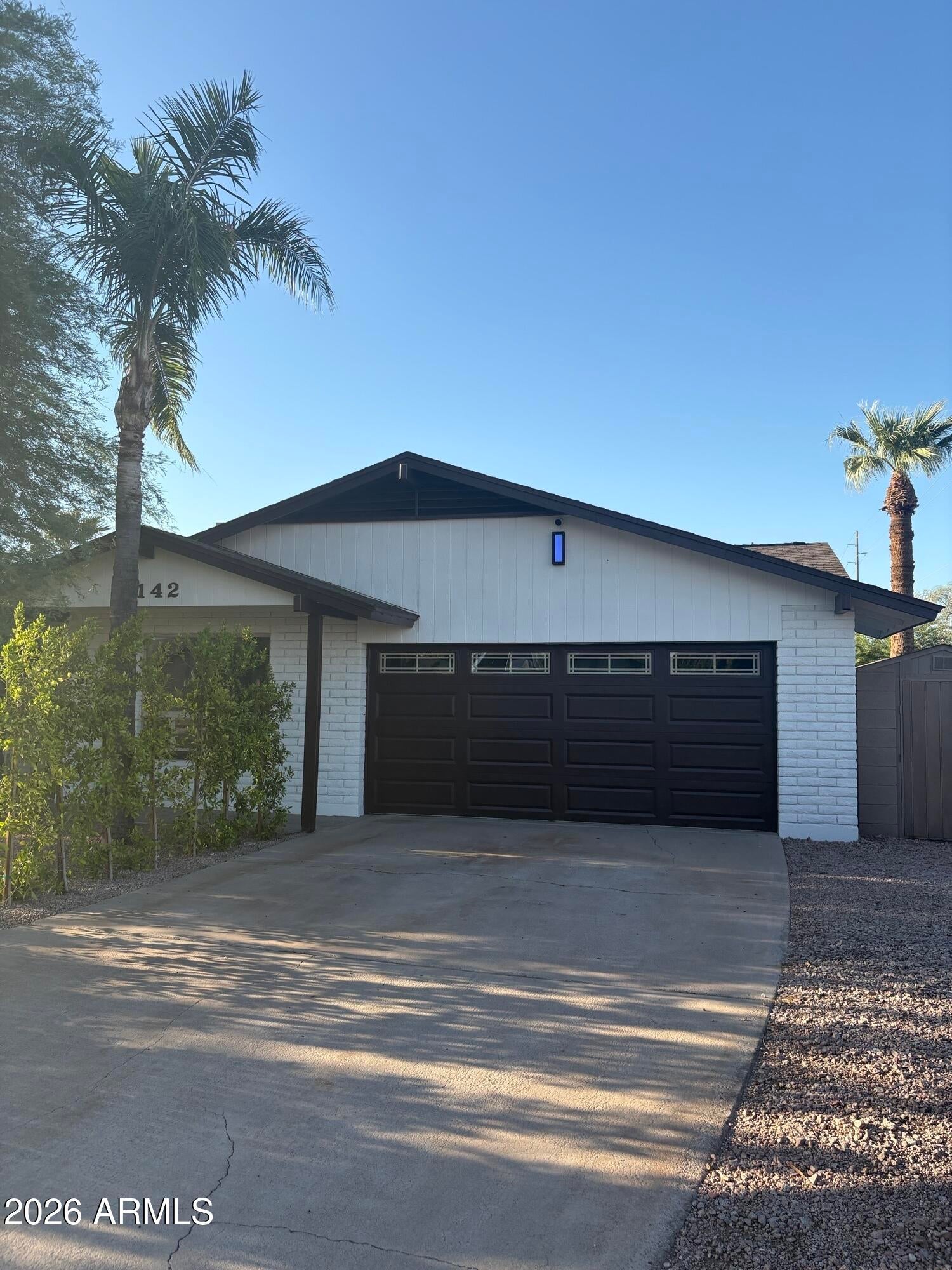 3142 E ALTADENA Avenue