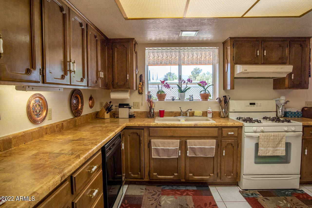 TOWN & COUNTRY ESTATES UNIT 12 - Residential