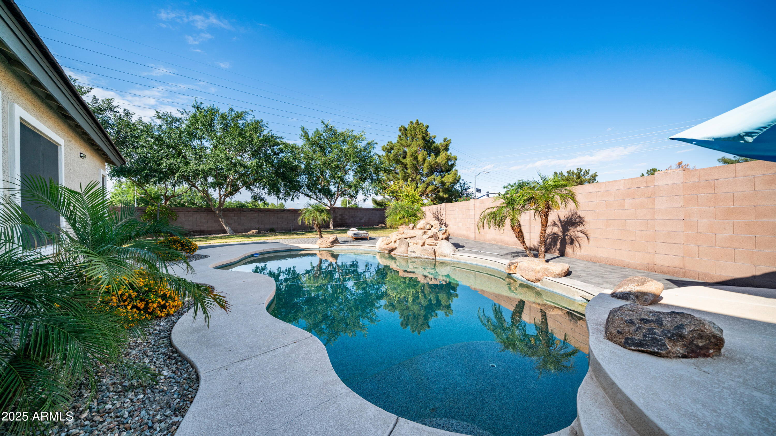 1970 E YELLOWSTONE Place