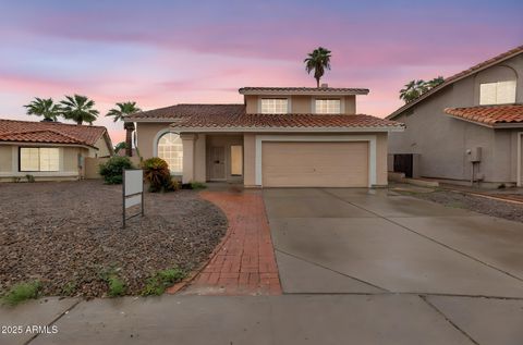 Photo of 4216 E Amberwood Drive, Phoenix, AZ 85048 (MLS # 7013946)