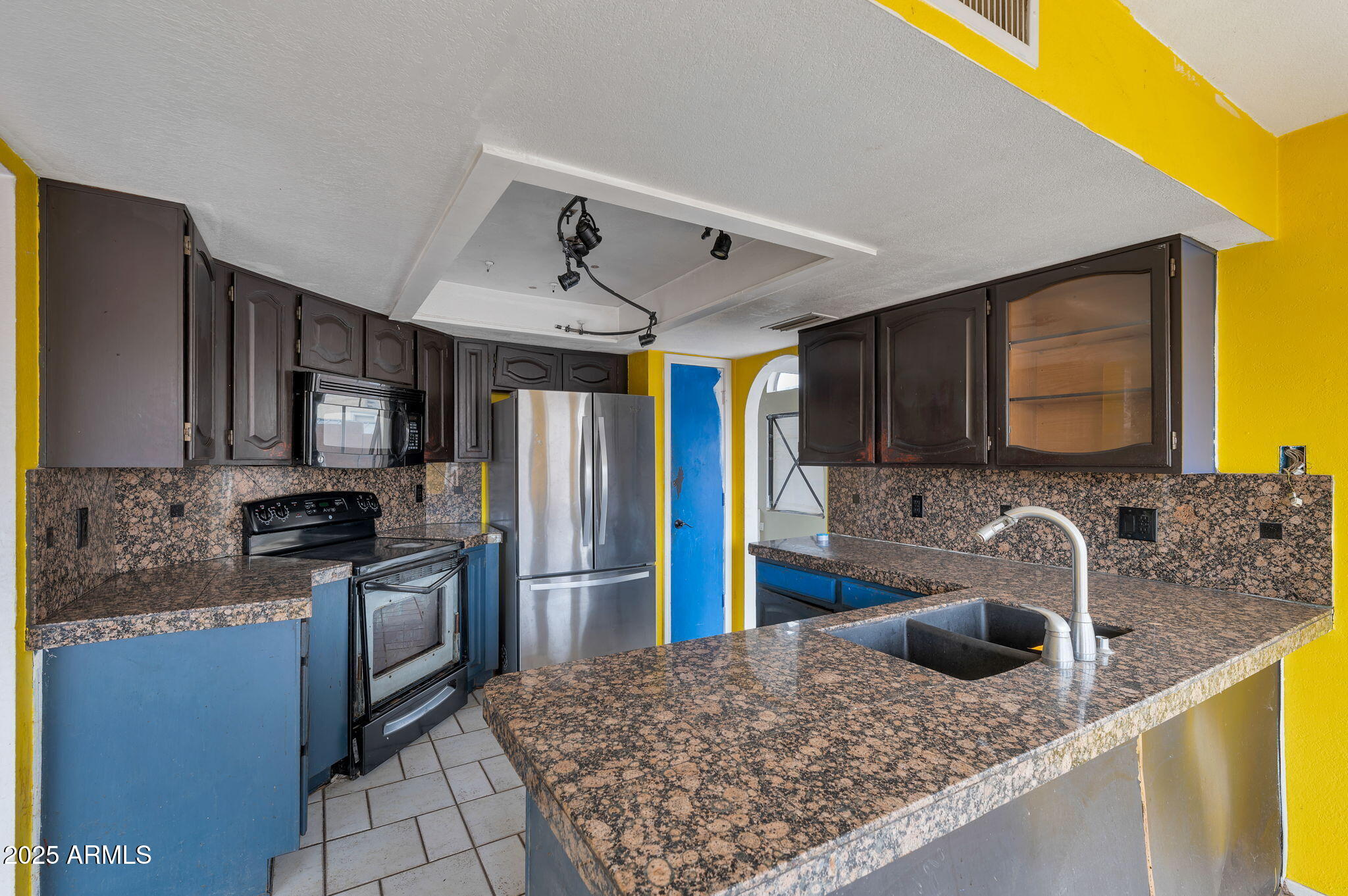 4216 E AMBERWOOD Drive