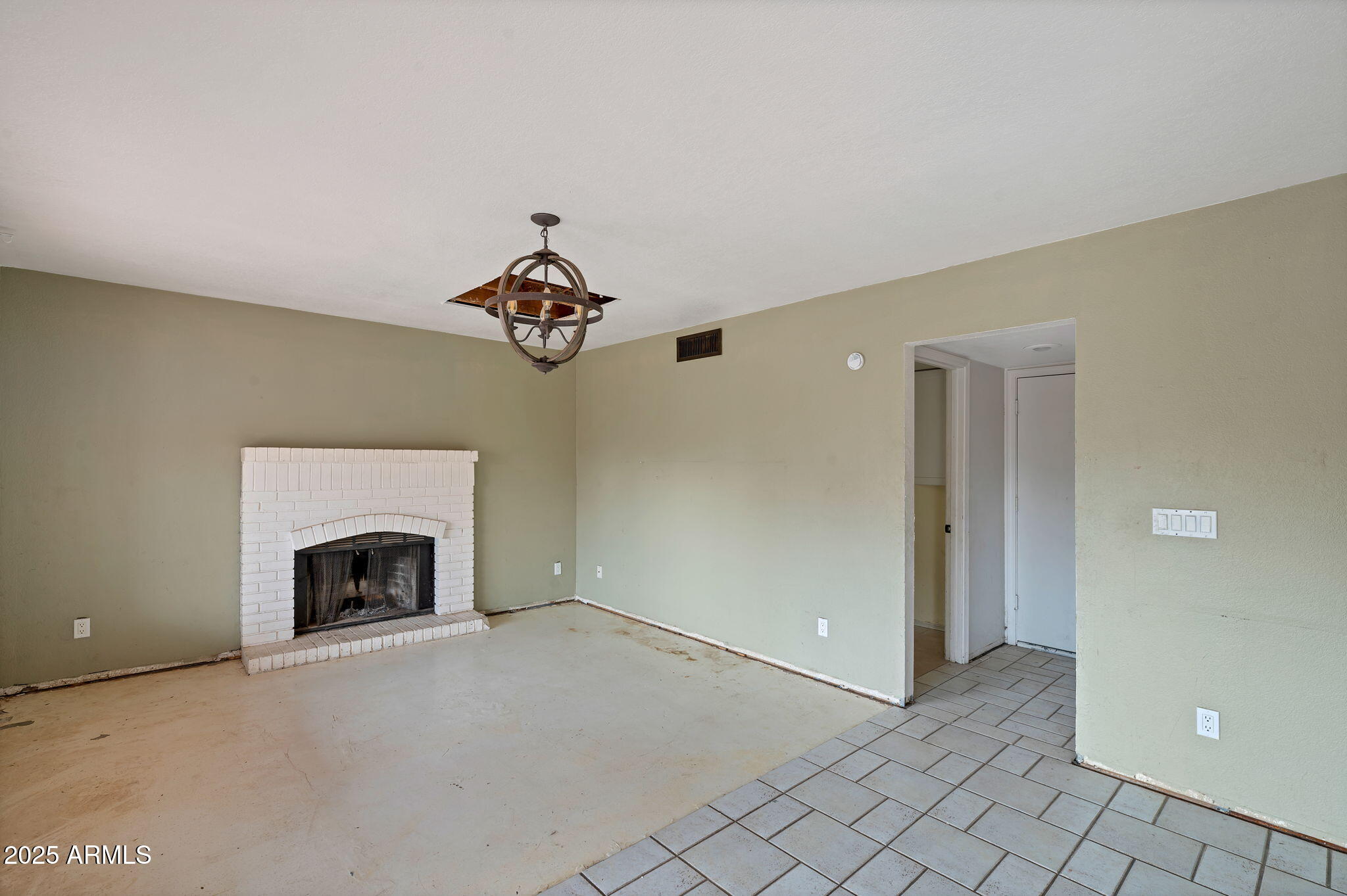 4216 E AMBERWOOD Drive