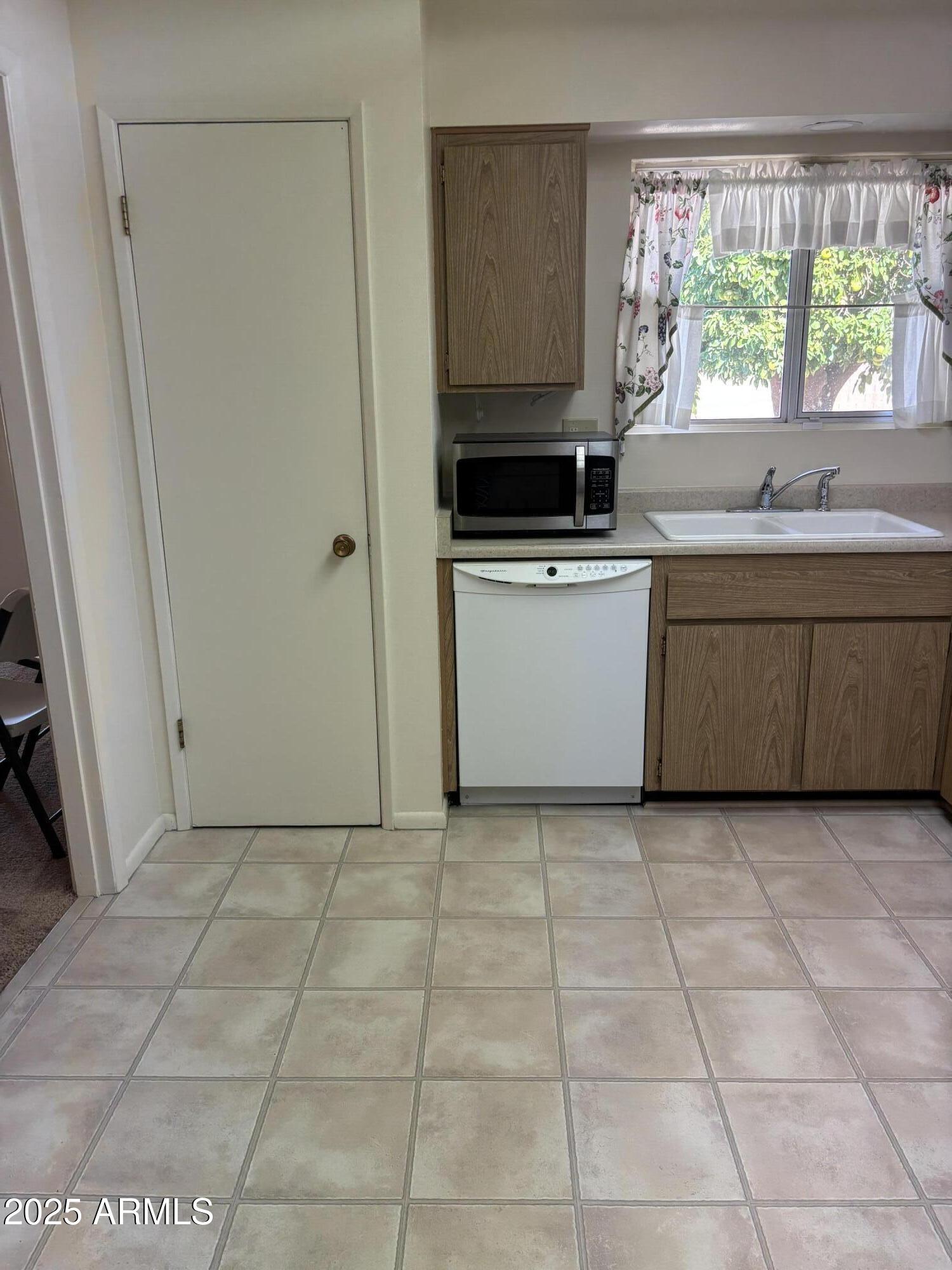 10326 W PLEASANT VALLEY Road