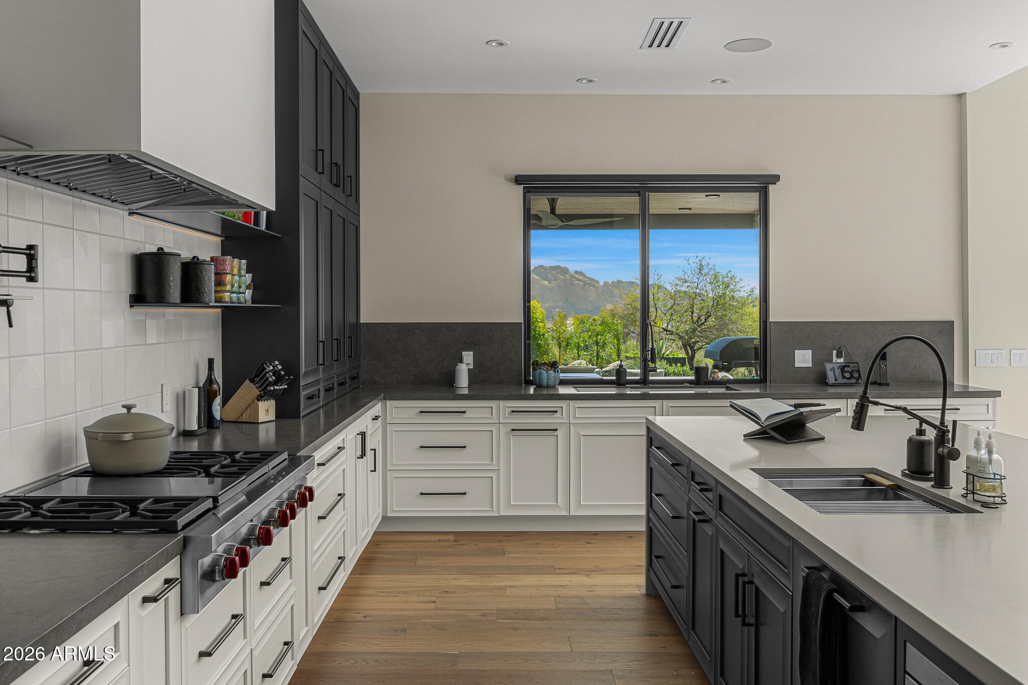 7540 N LAKESIDE Lane