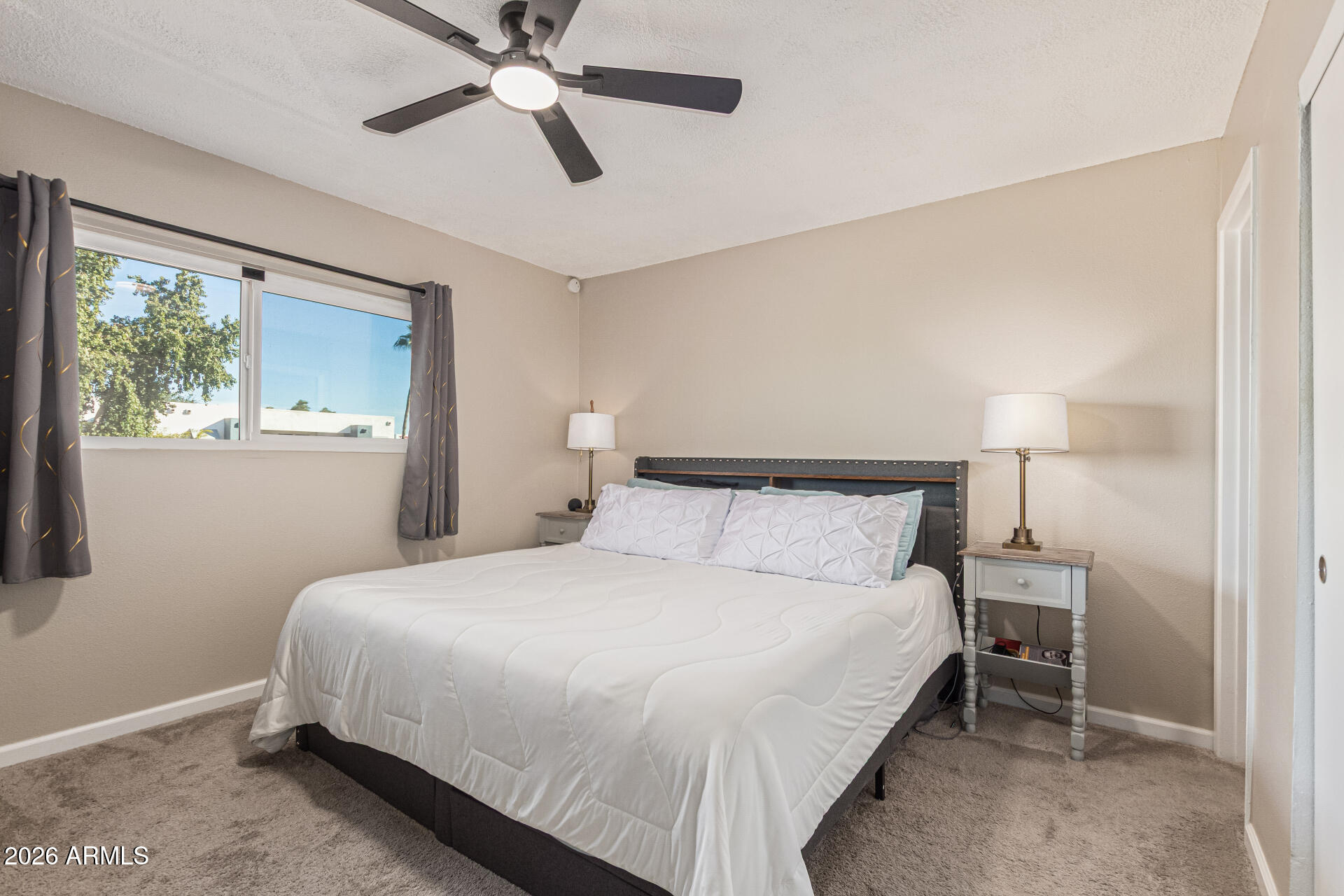 286 W Palomino Drive 104