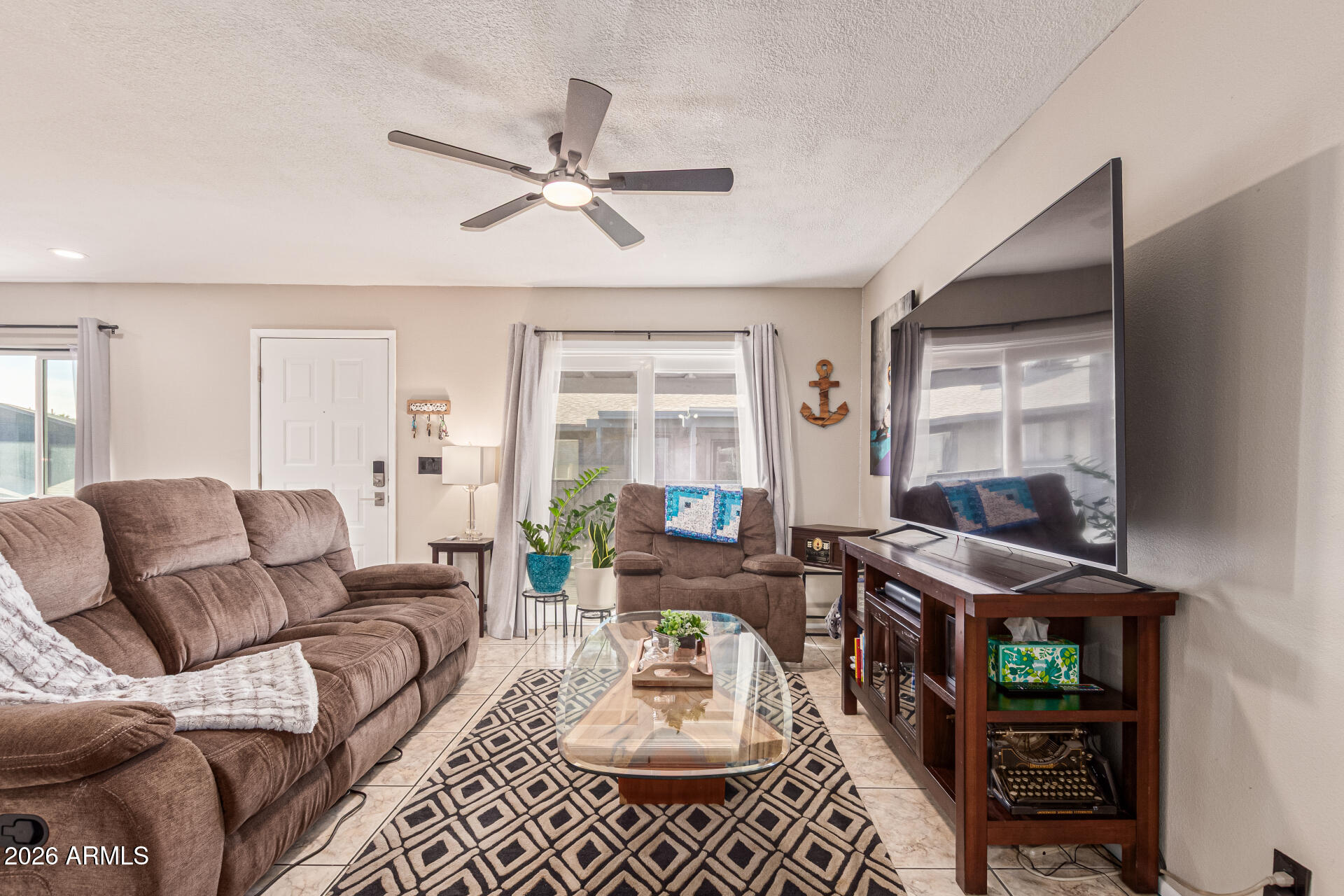 286 W Palomino Drive 104