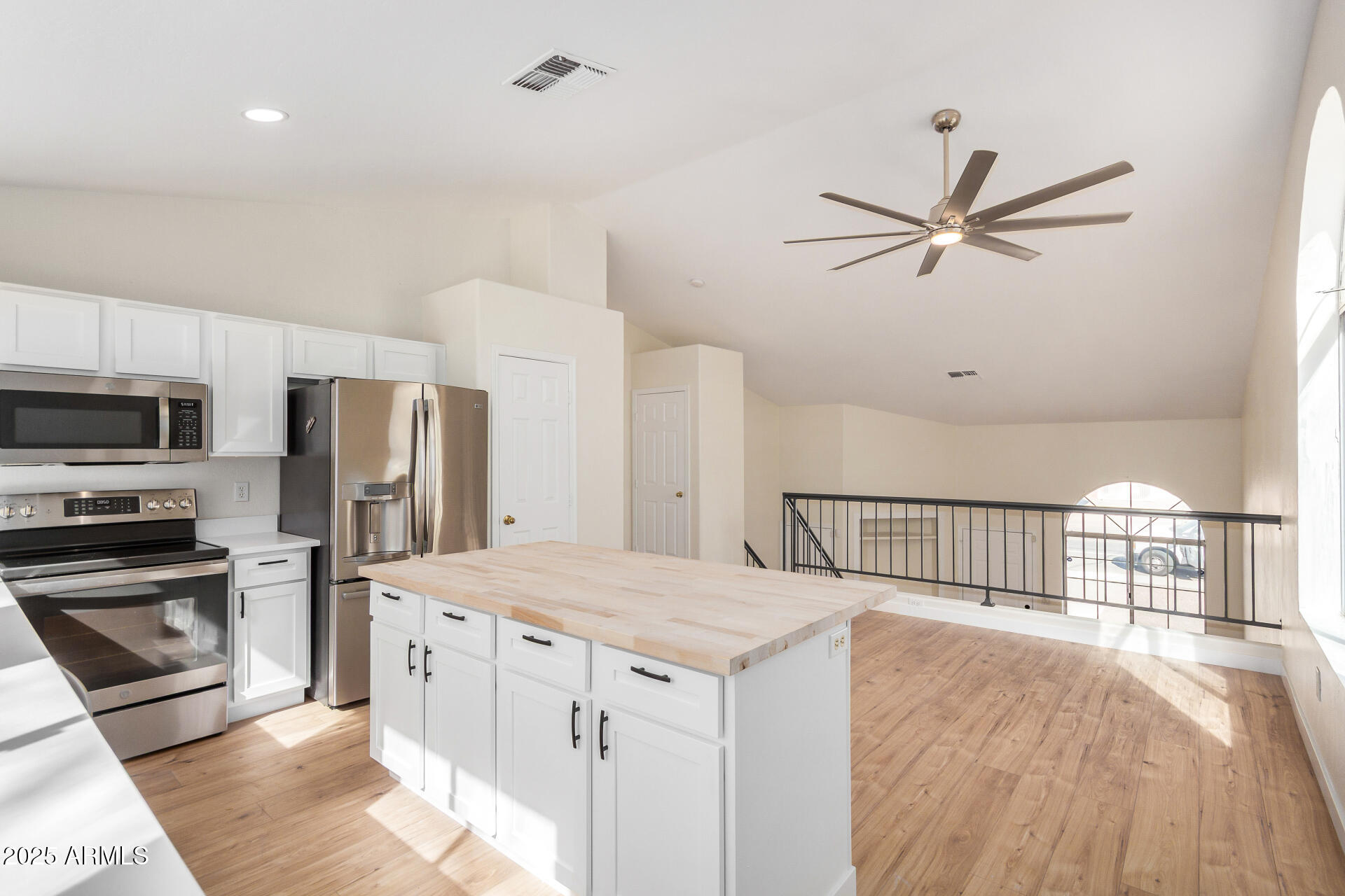 5043 W WHITTEN Street