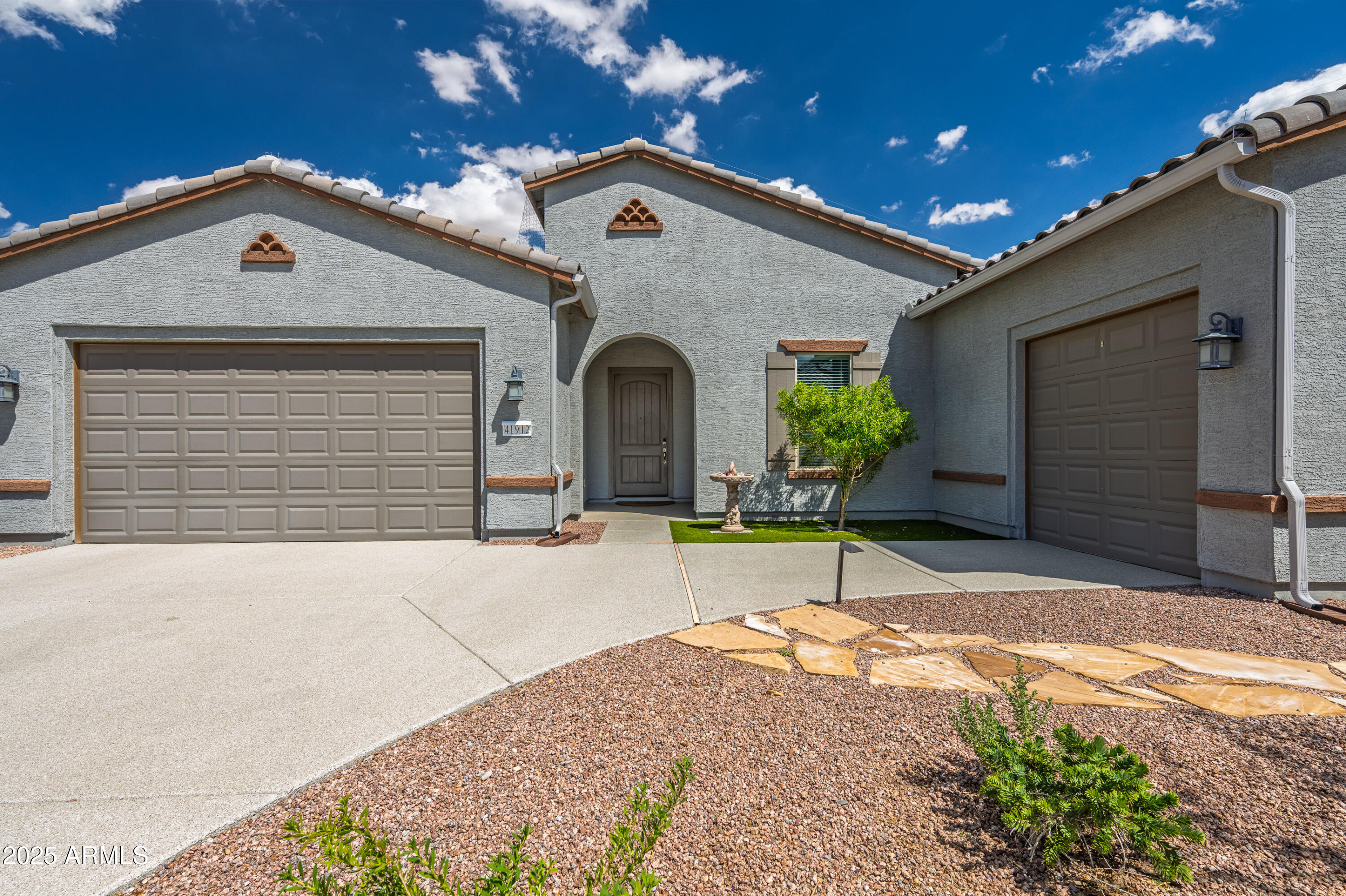 41912 W SEQUOIA Drive