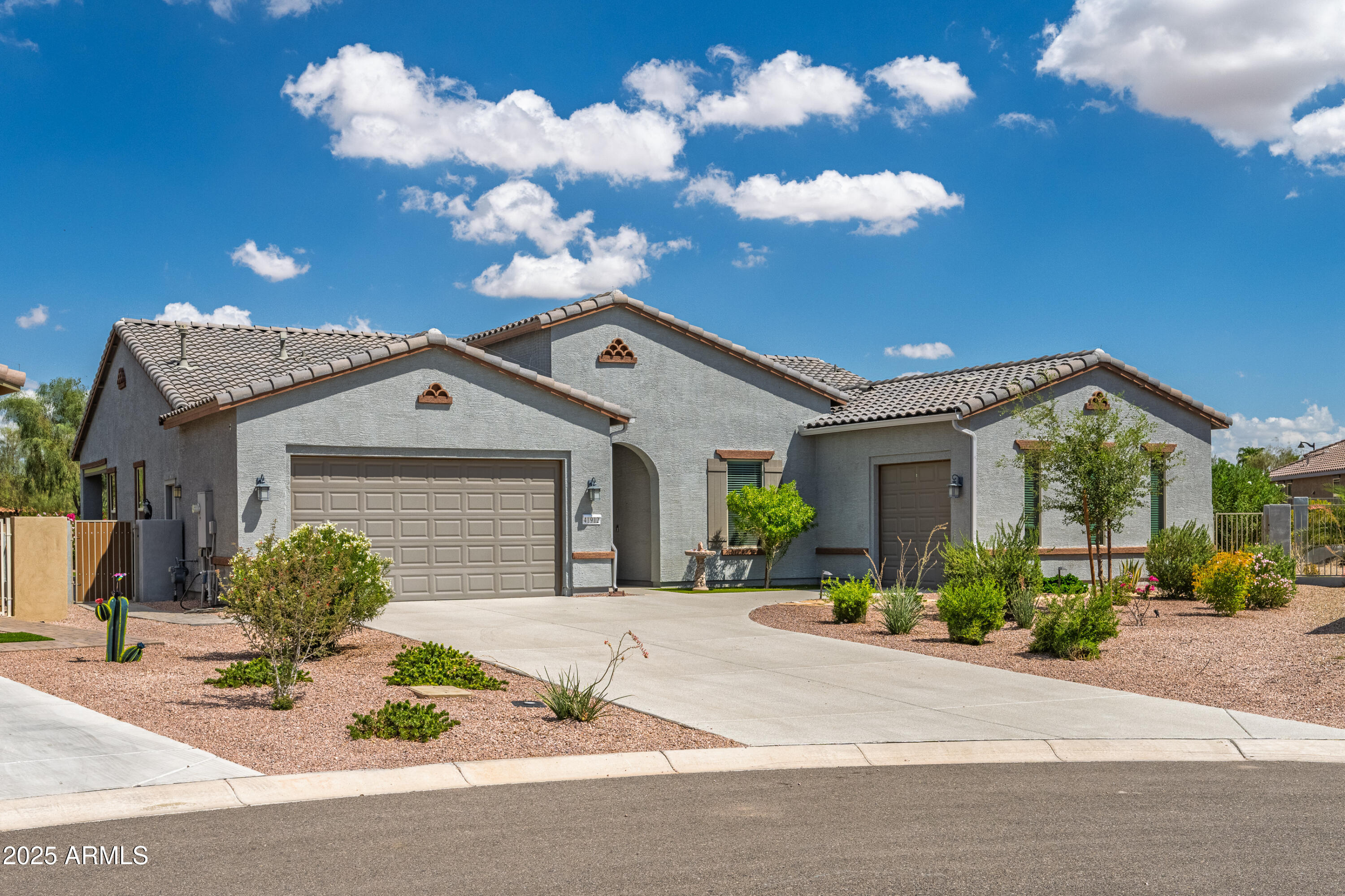 41912 W SEQUOIA Drive