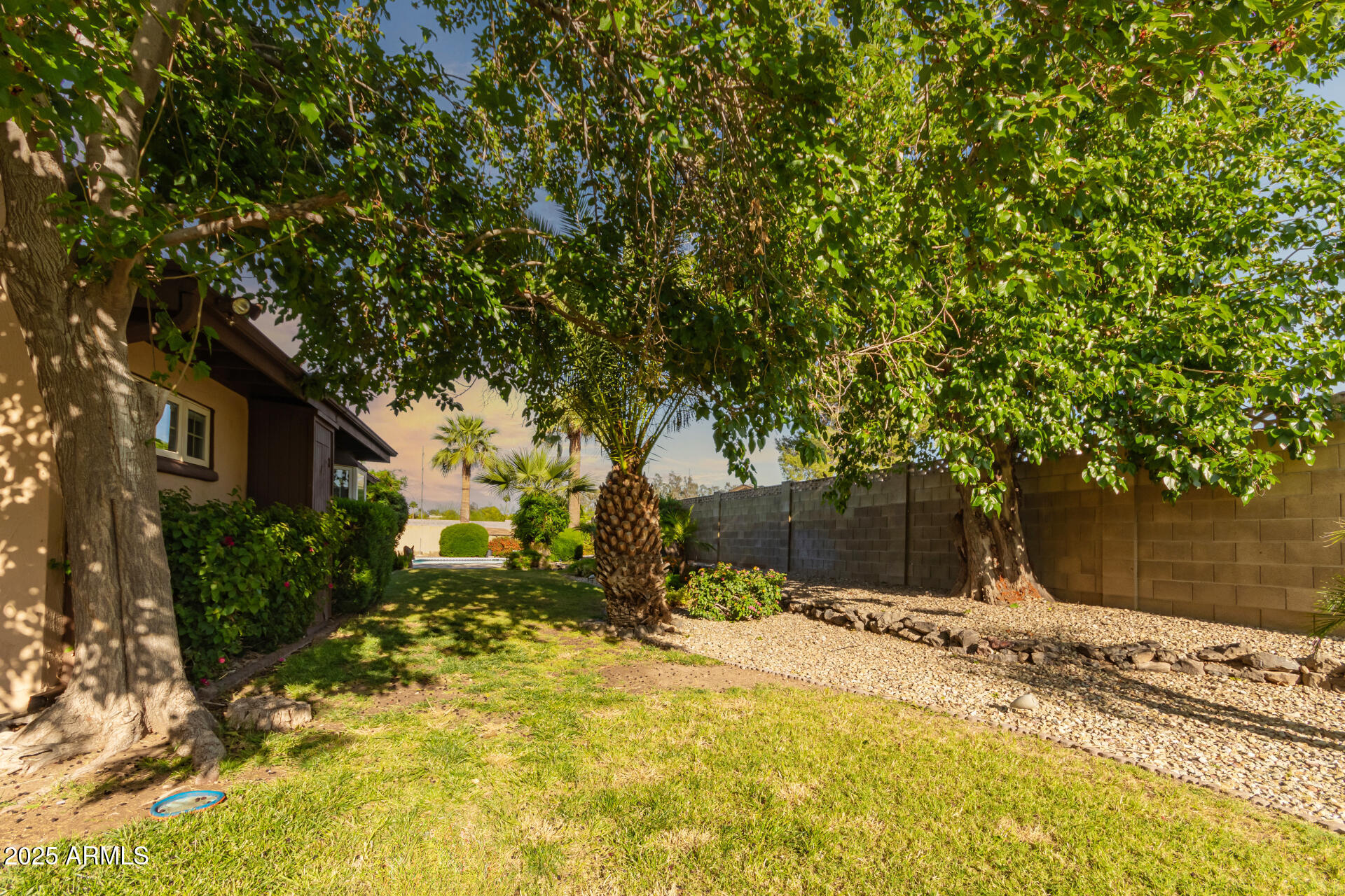 325 E SHARON Avenue
