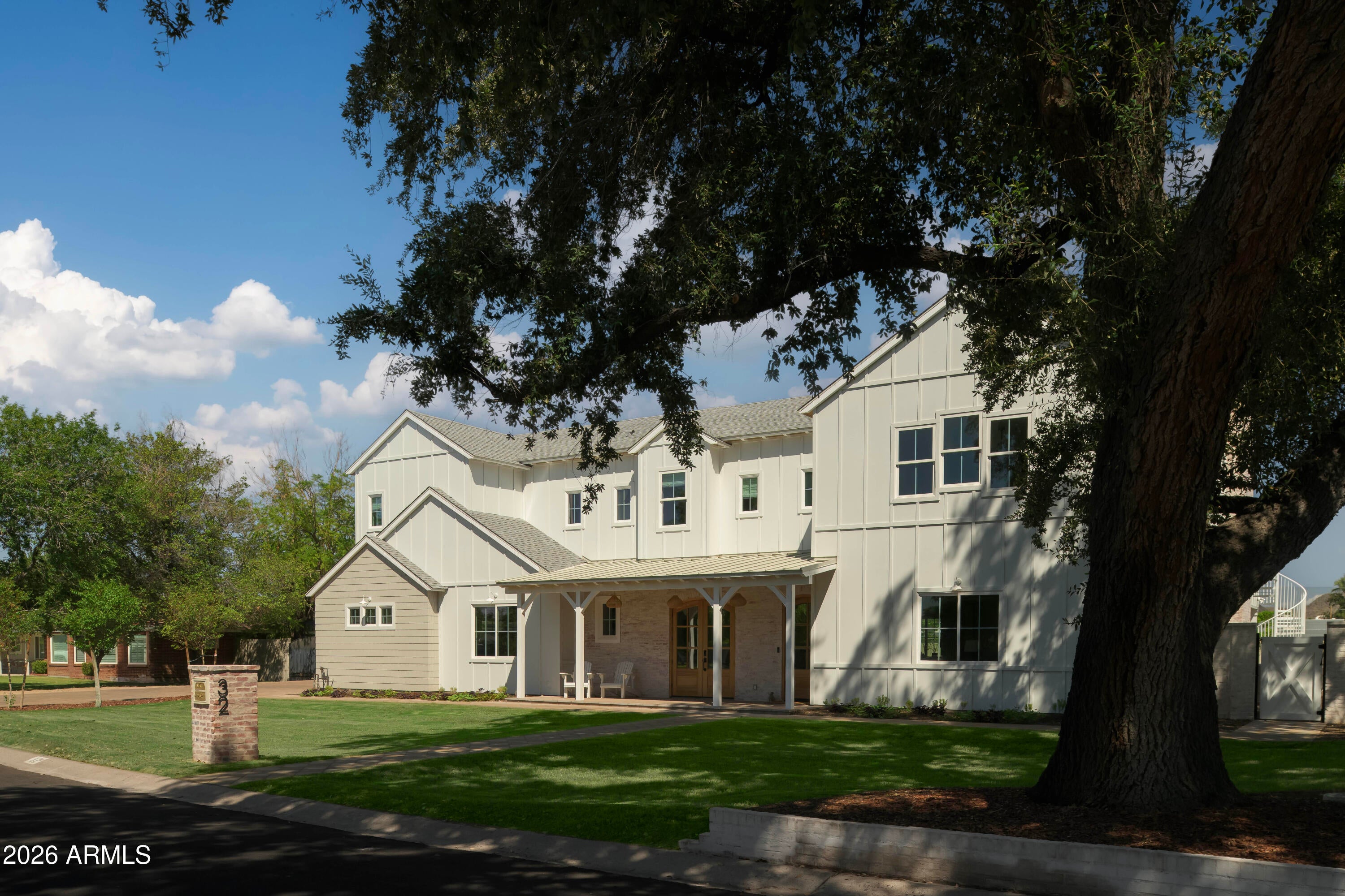 32 W LINGER Lane