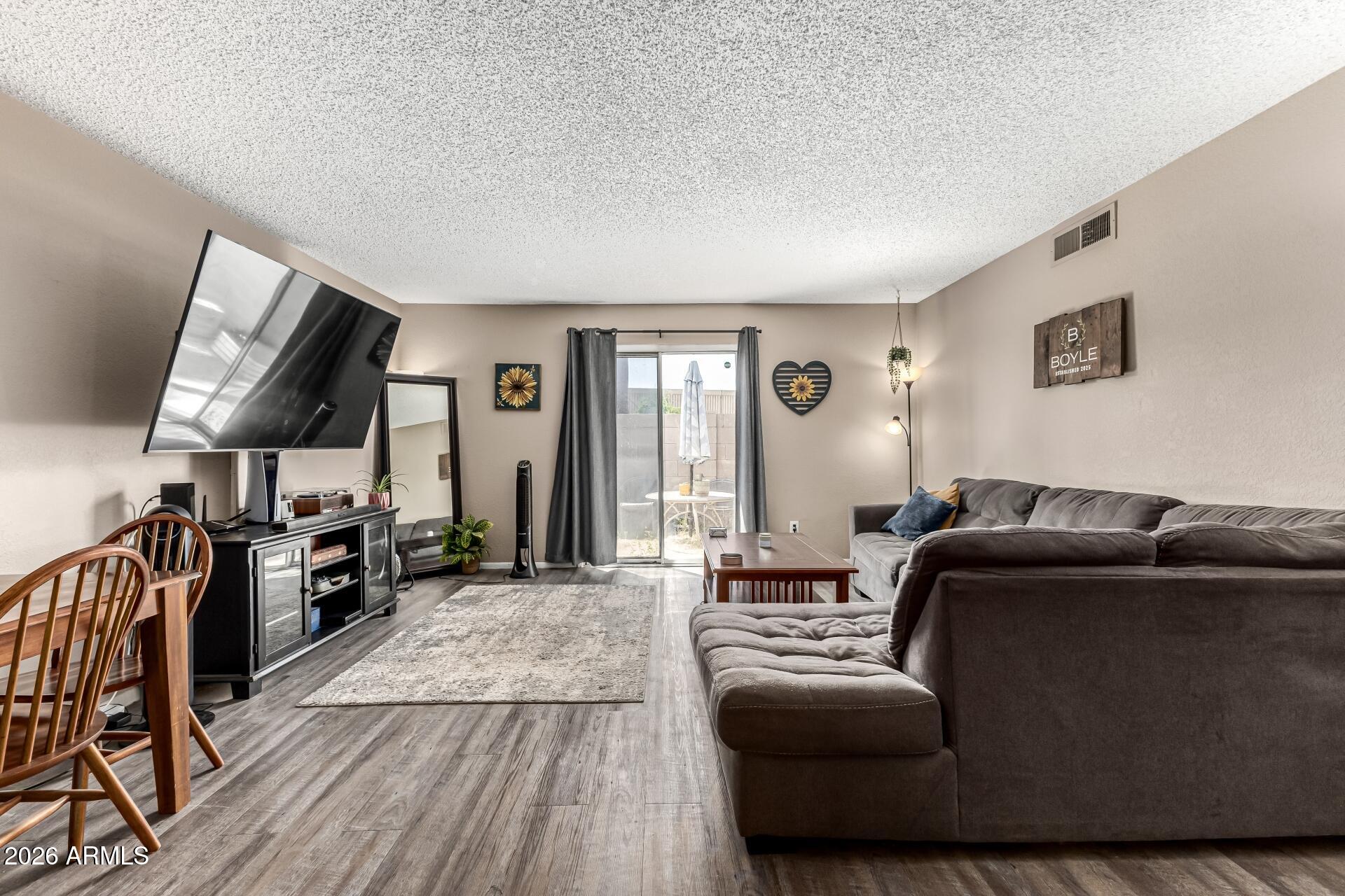 2101 W PONTIAC Drive