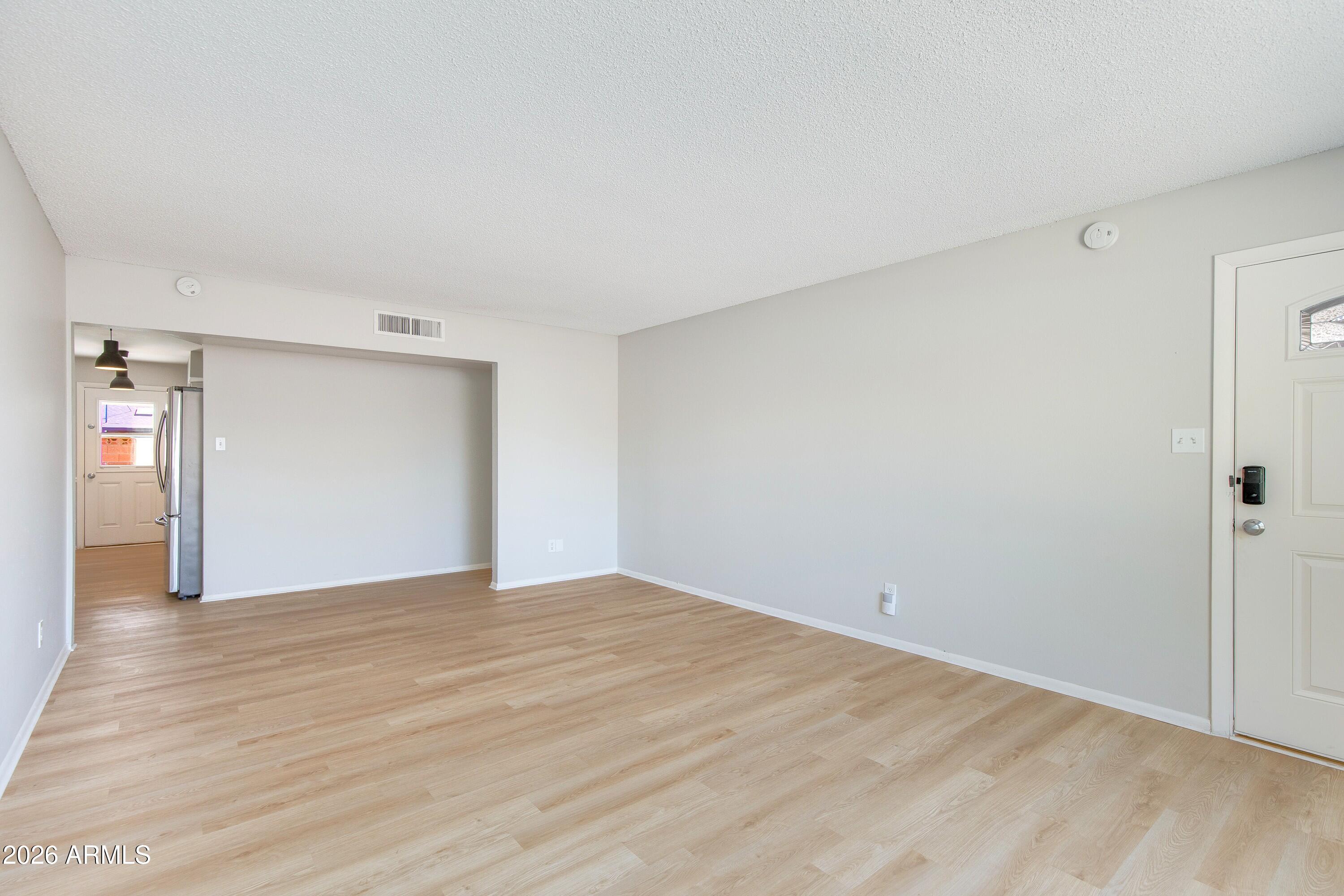 537 E LAGUNA Drive