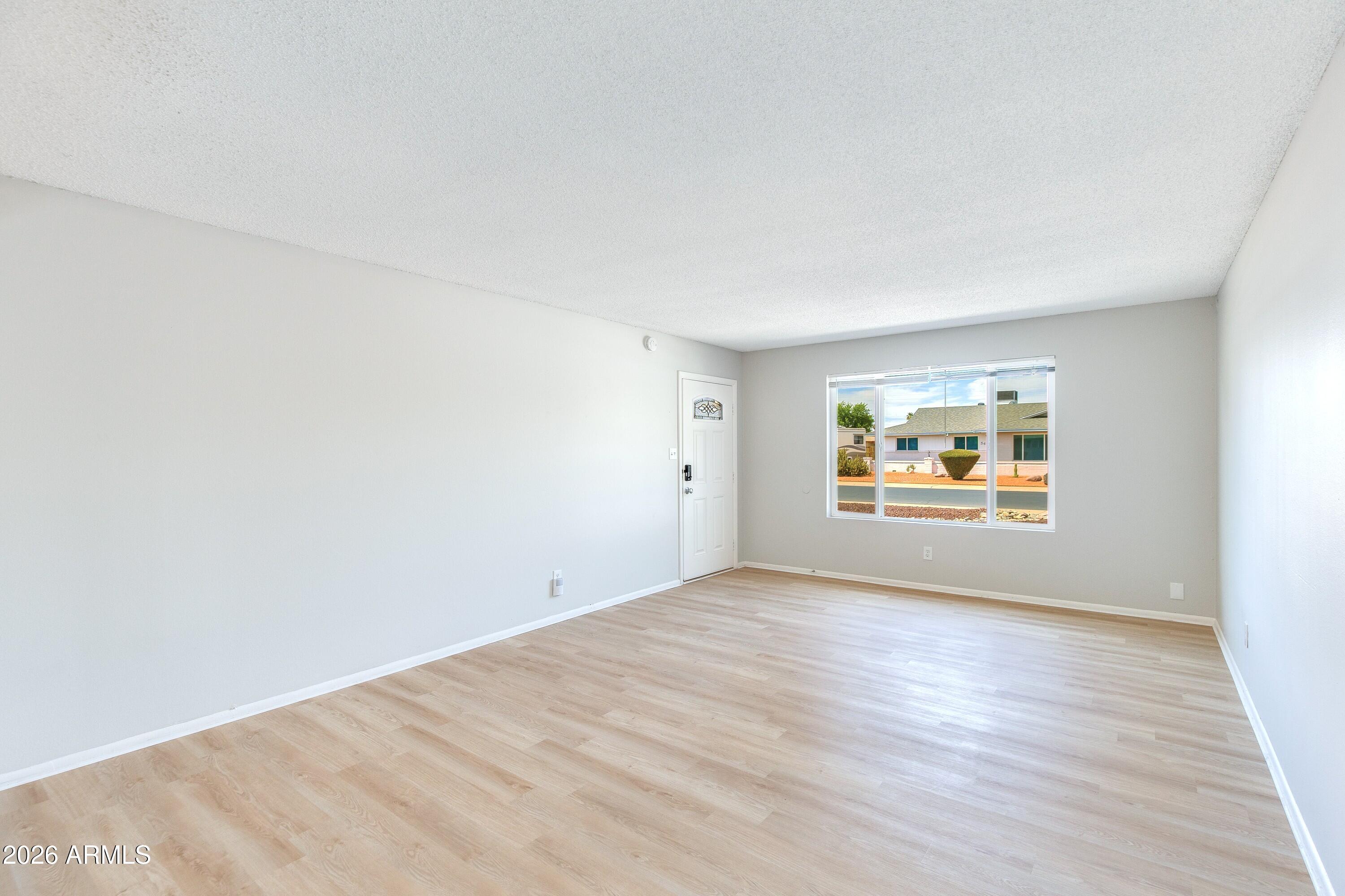 537 E LAGUNA Drive