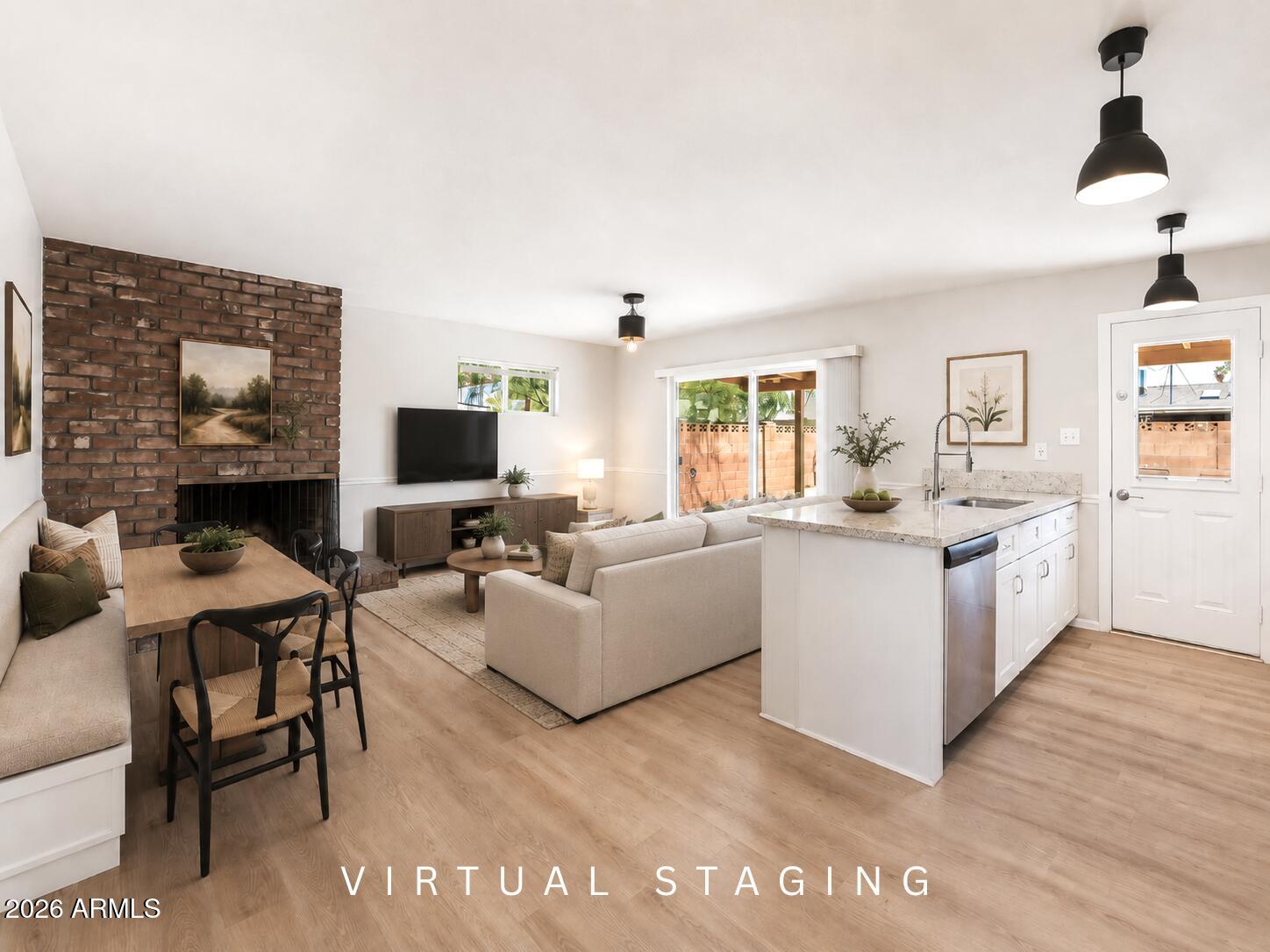 537 E LAGUNA Drive