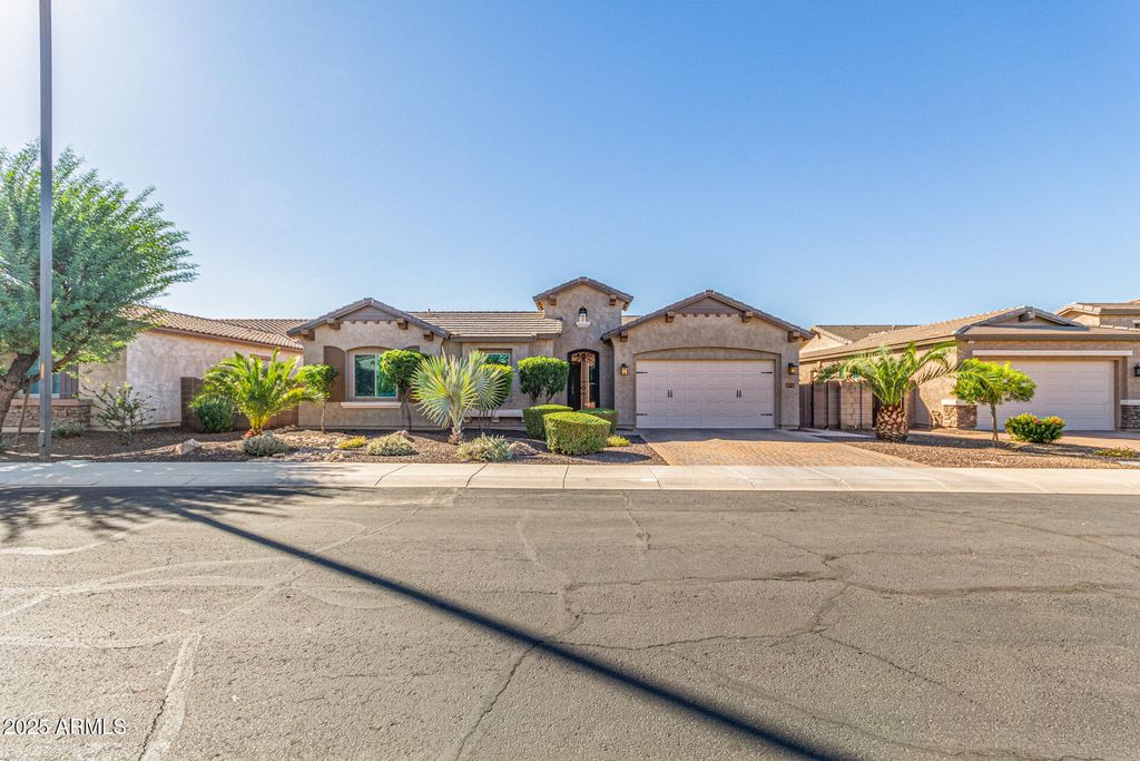 Photo of 1039 E Clifton Avenue, Gilbert, AZ 85295 (MLS # 6931222)