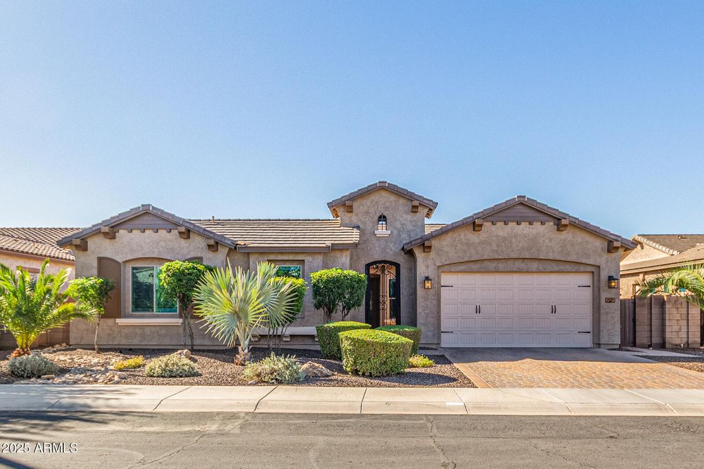Photo of 1039 E Clifton Avenue, Gilbert, AZ 85295 (MLS # 6931222)