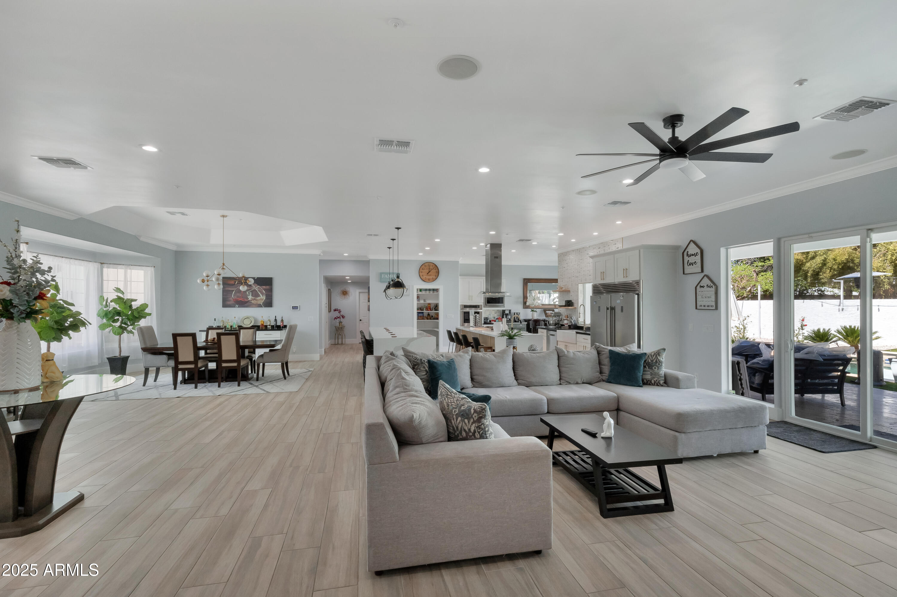 516 W RANCHO Drive
