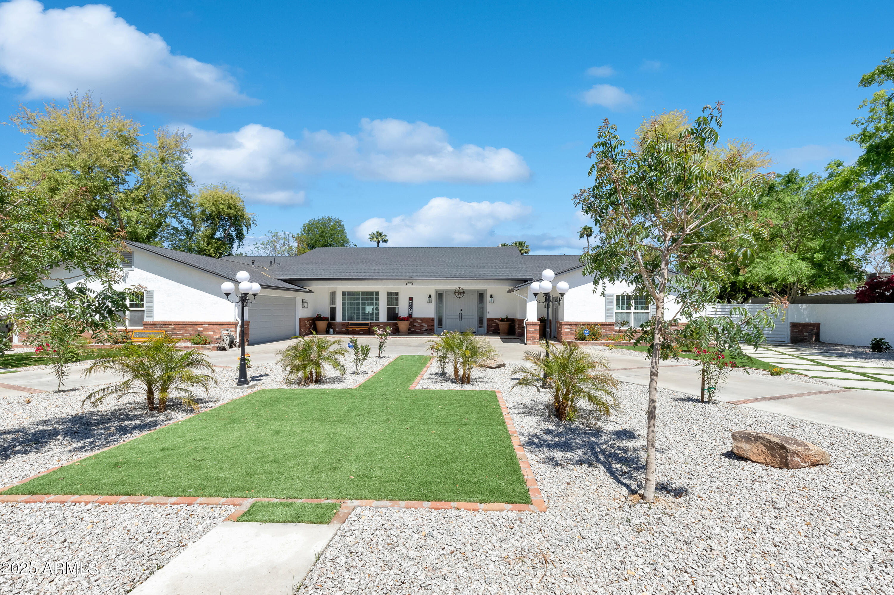 516 W RANCHO Drive