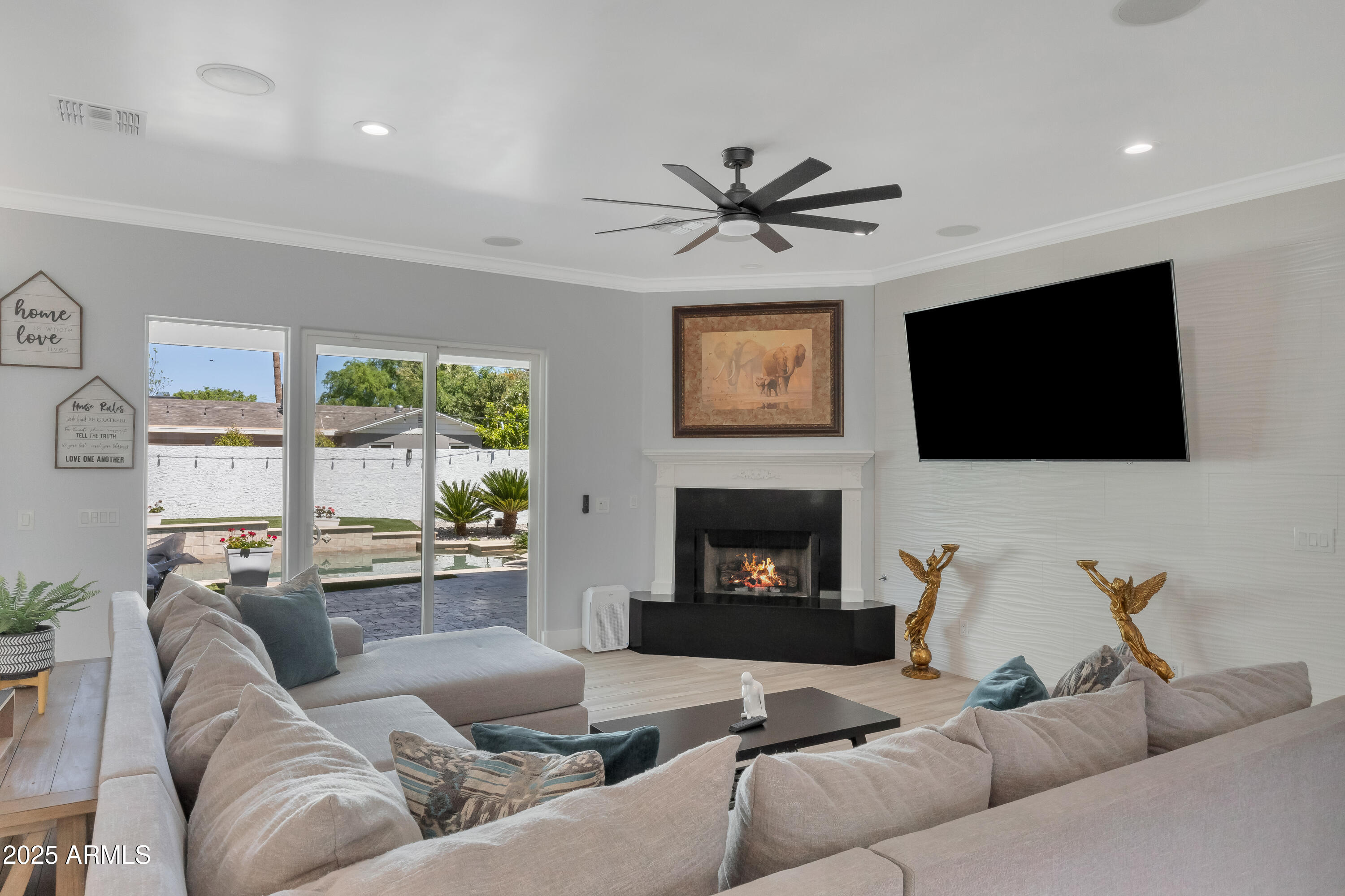 516 W RANCHO Drive