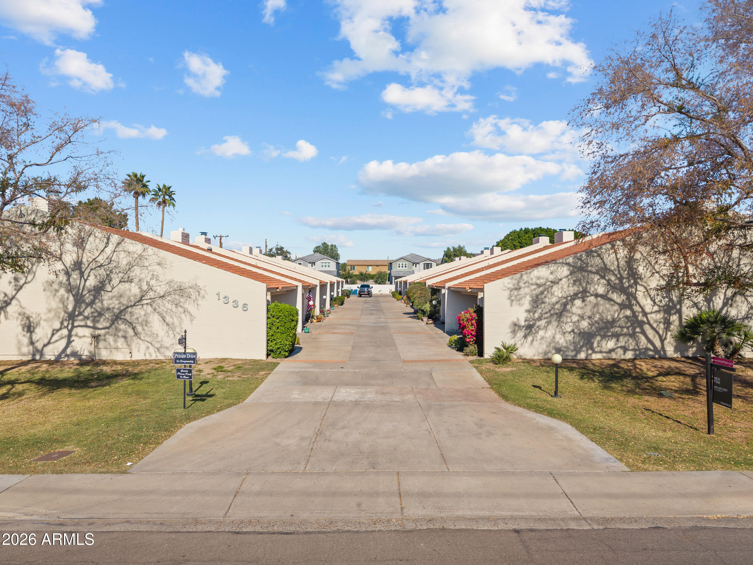 1336 E MARYLAND Avenue 8