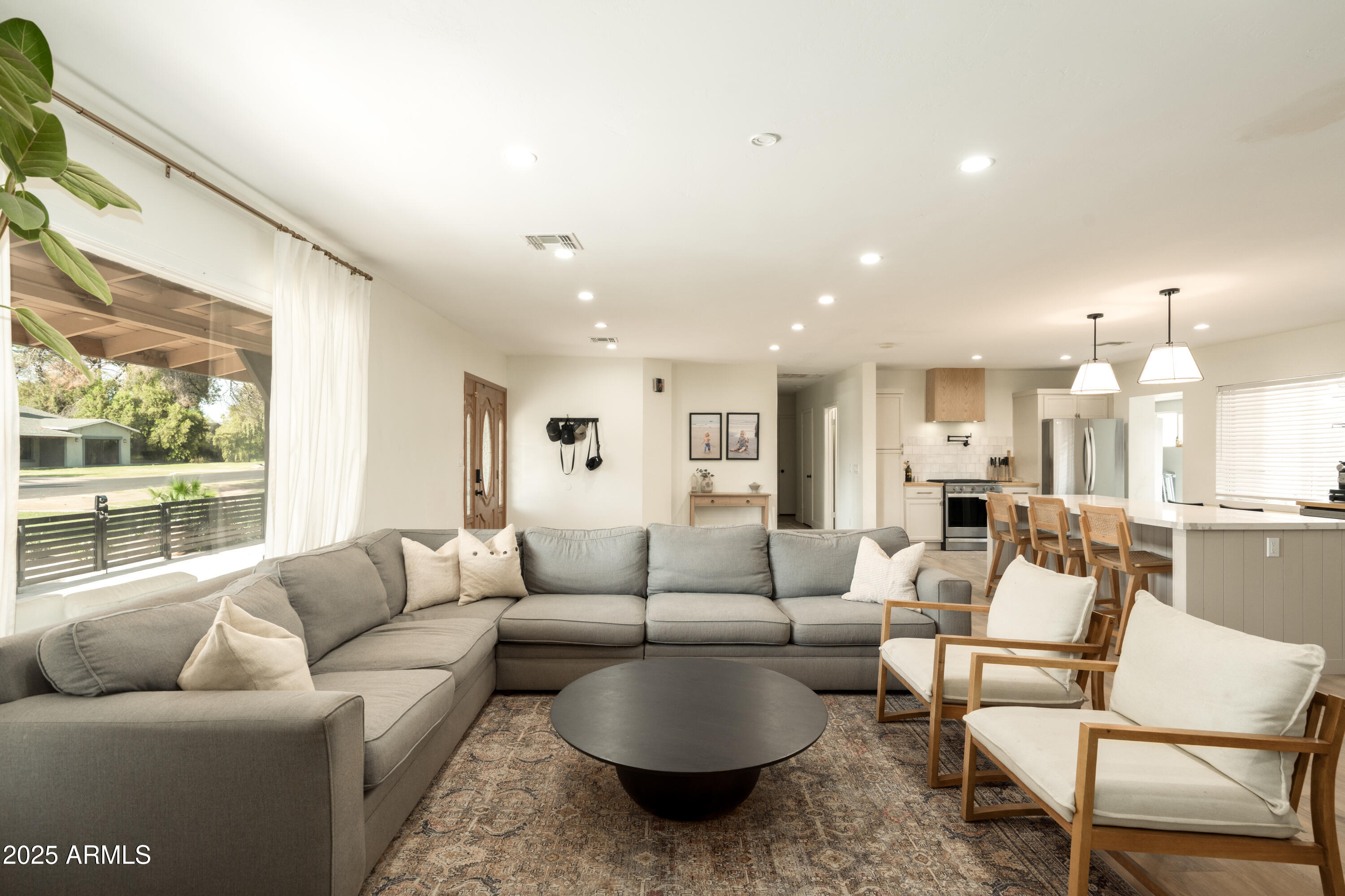 547 W ORANGEWOOD Avenue