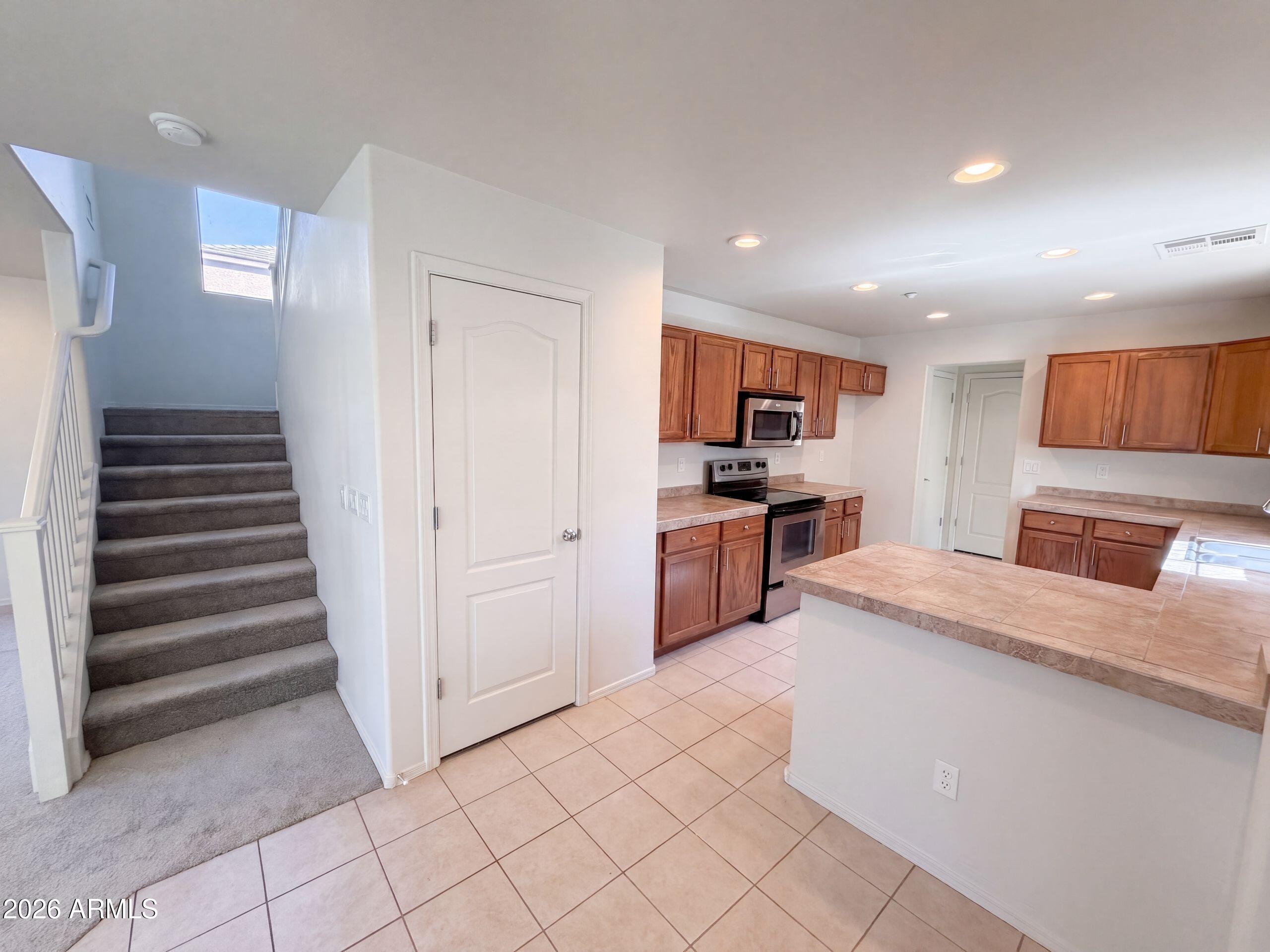 2856 E MEGAN Street
