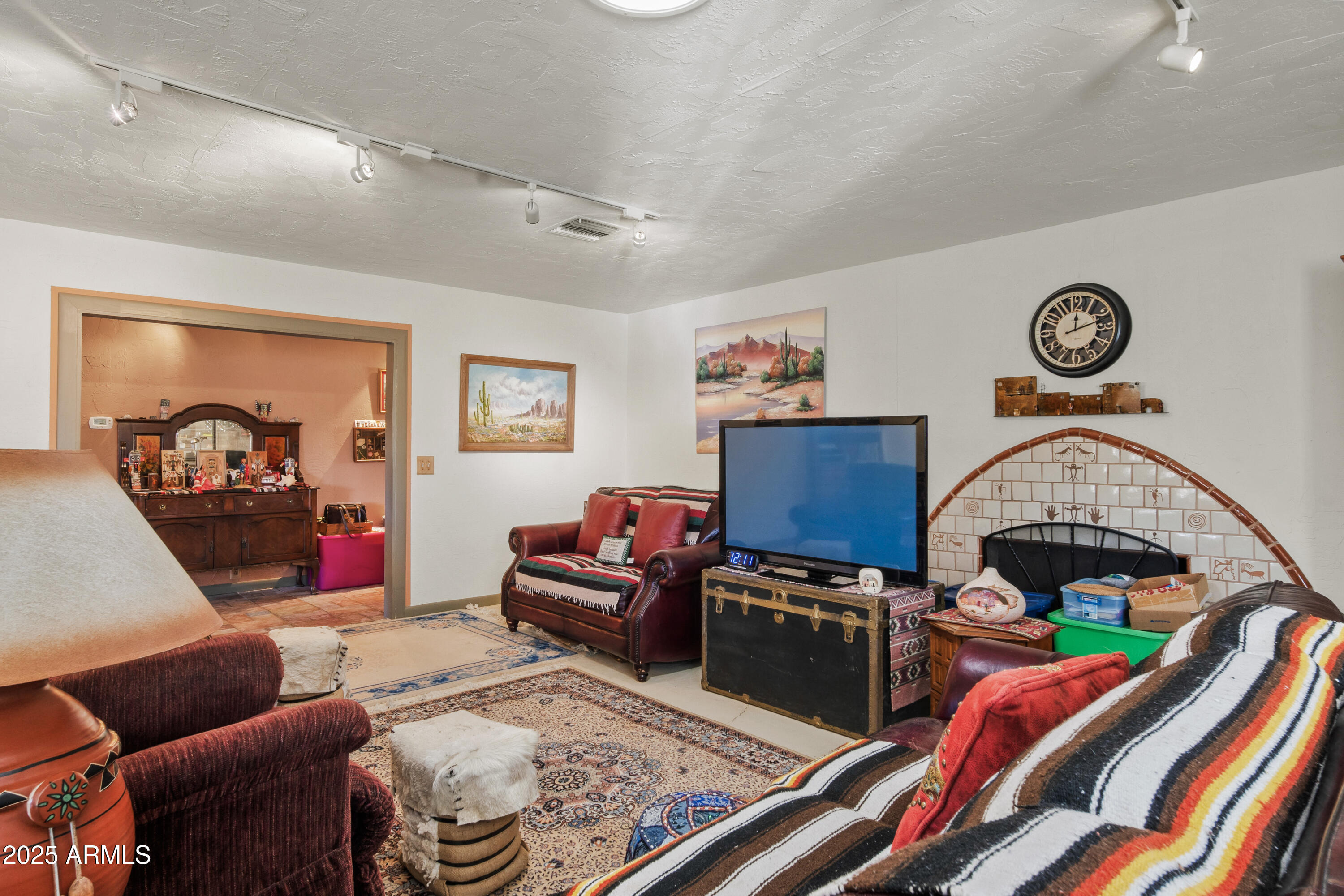 101 S MESQUITE Street