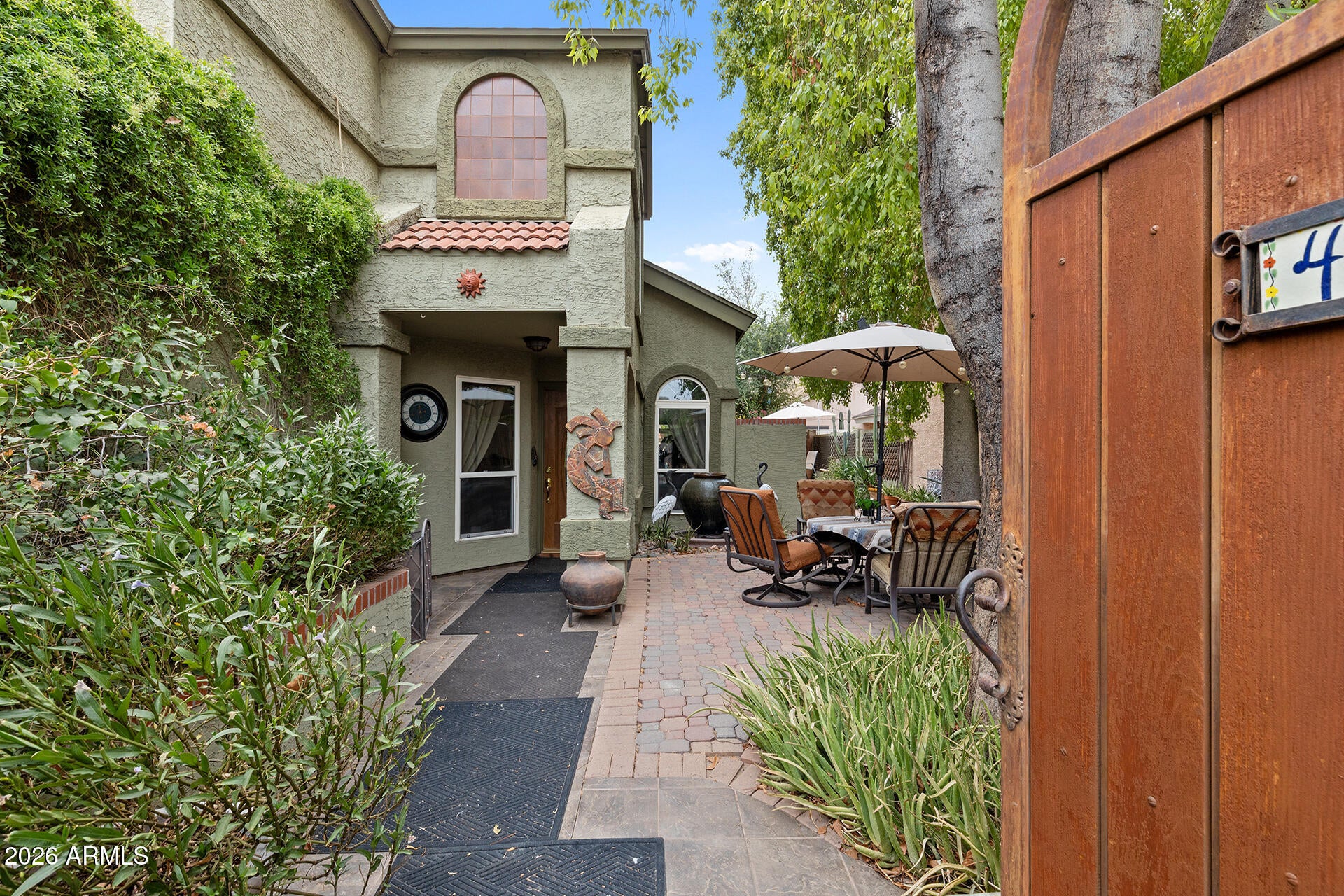 422 E KERRY Lane