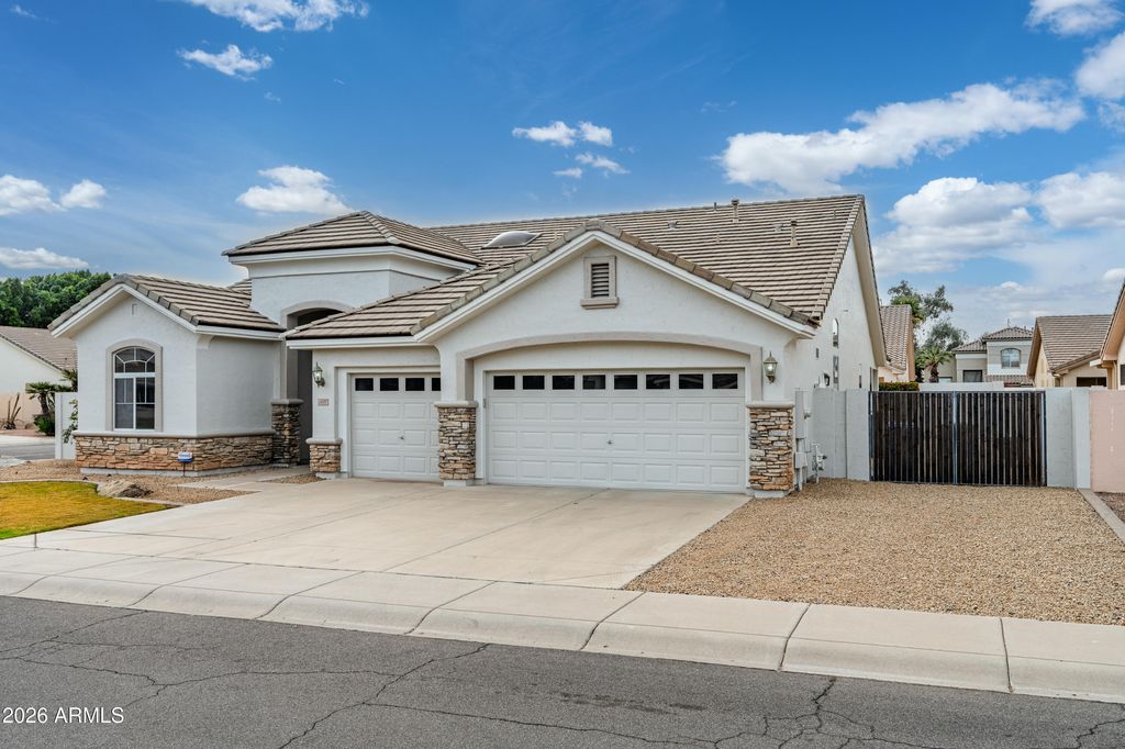 Photo of 1695 E Monterey Street, Chandler, AZ 85225 (MLS # 6982744)
