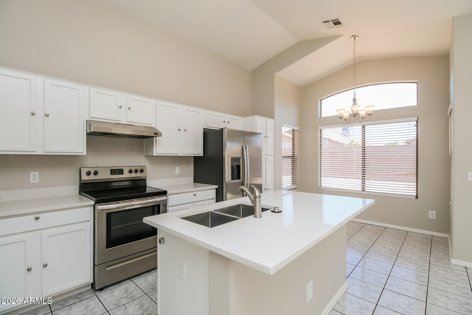 1024 E SANTA CRUZ Lane