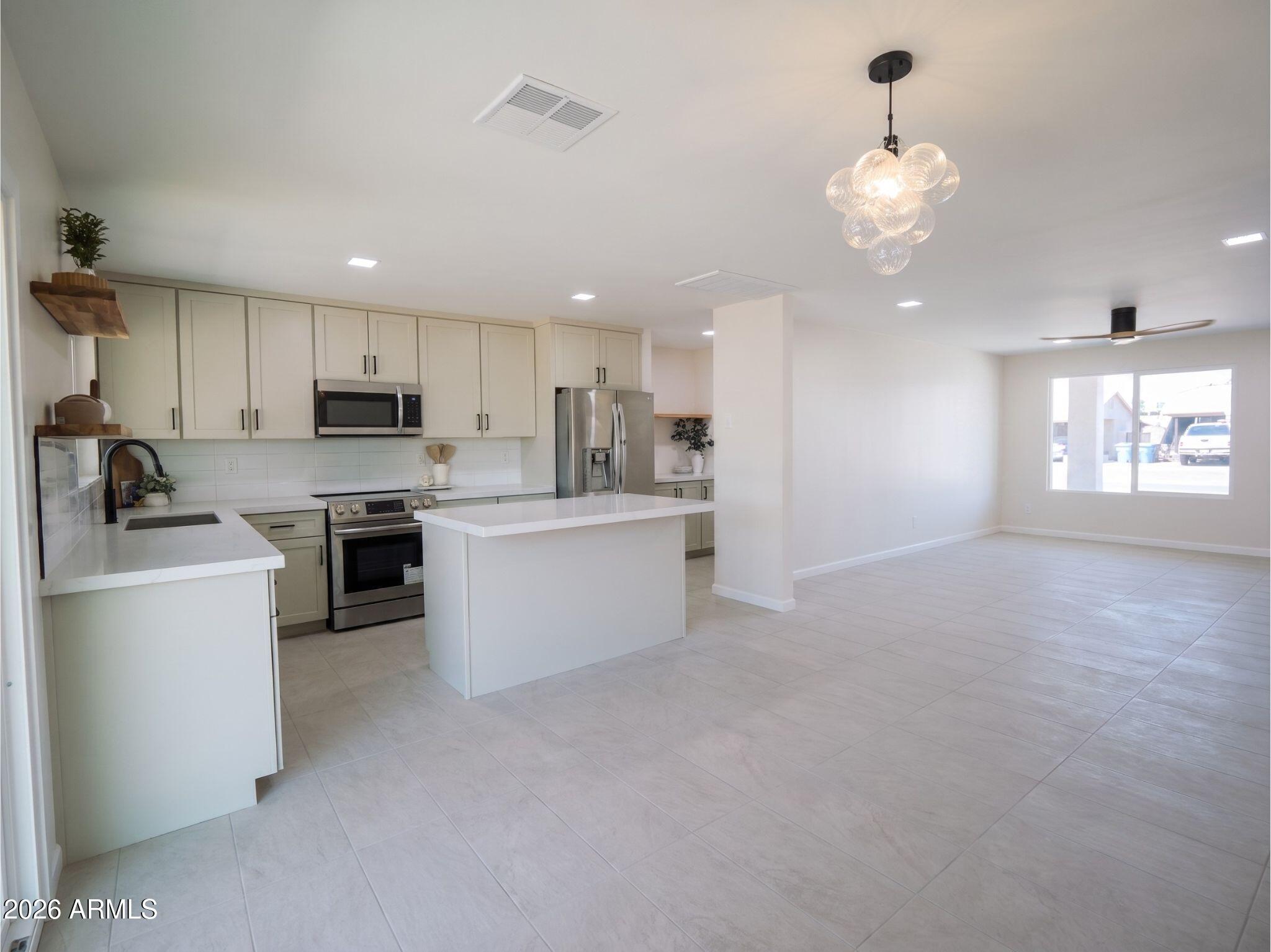 2541 N 50 Lane
