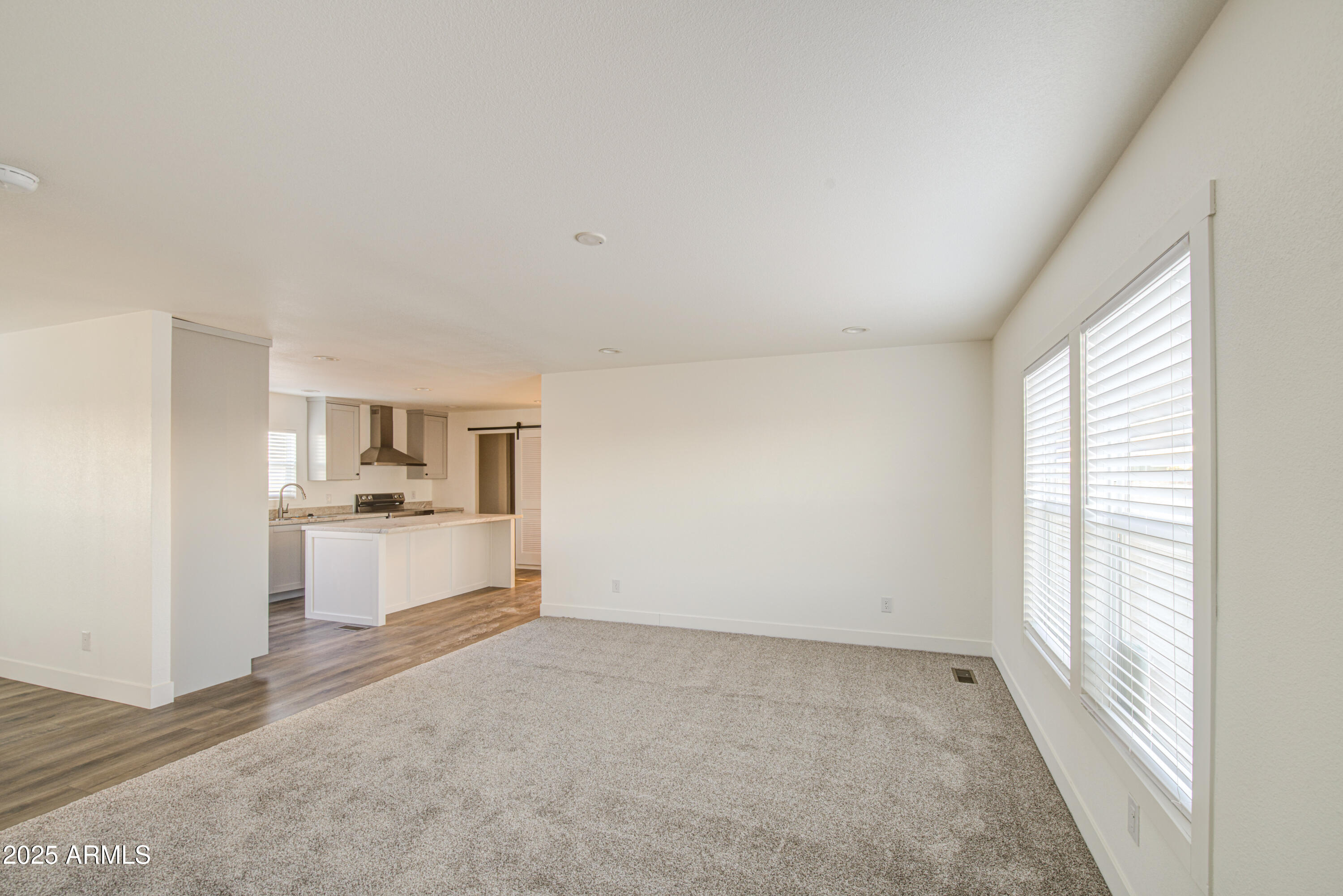 34477 W SOUTH MOUNTAIN Avenue