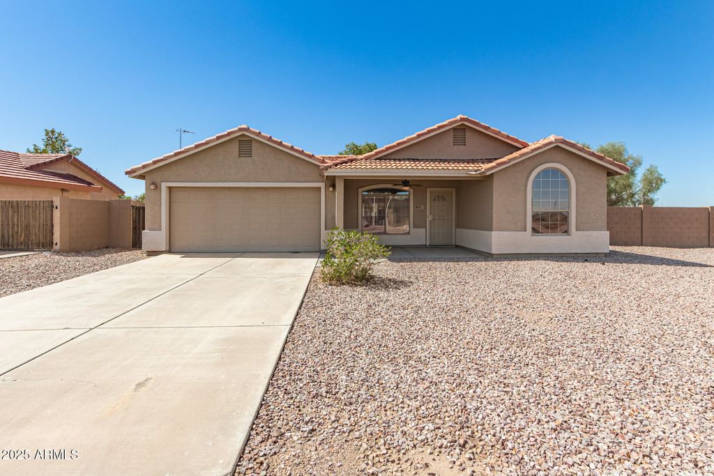 Photo of 907 E Lincolnwood Circle, Casa Grande, AZ 85194 (MLS # 6926370)