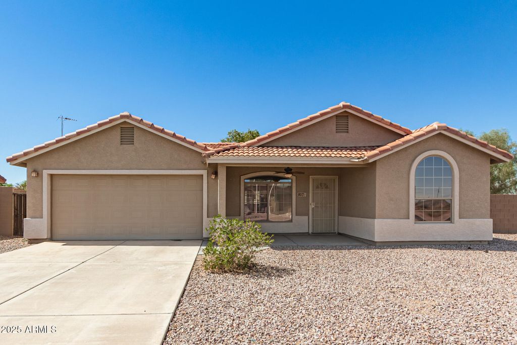 Photo of 907 E Lincolnwood Circle, Casa Grande, AZ 85194 (MLS # 6926370)