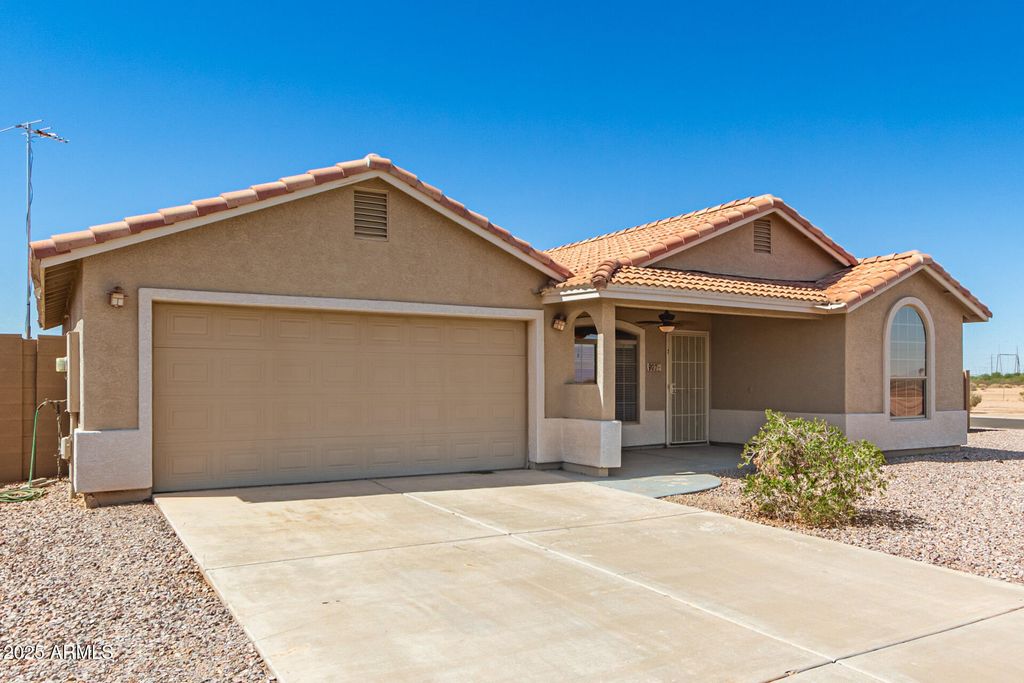 Photo of 907 E Lincolnwood Circle, Casa Grande, AZ 85194 (MLS # 6926370)