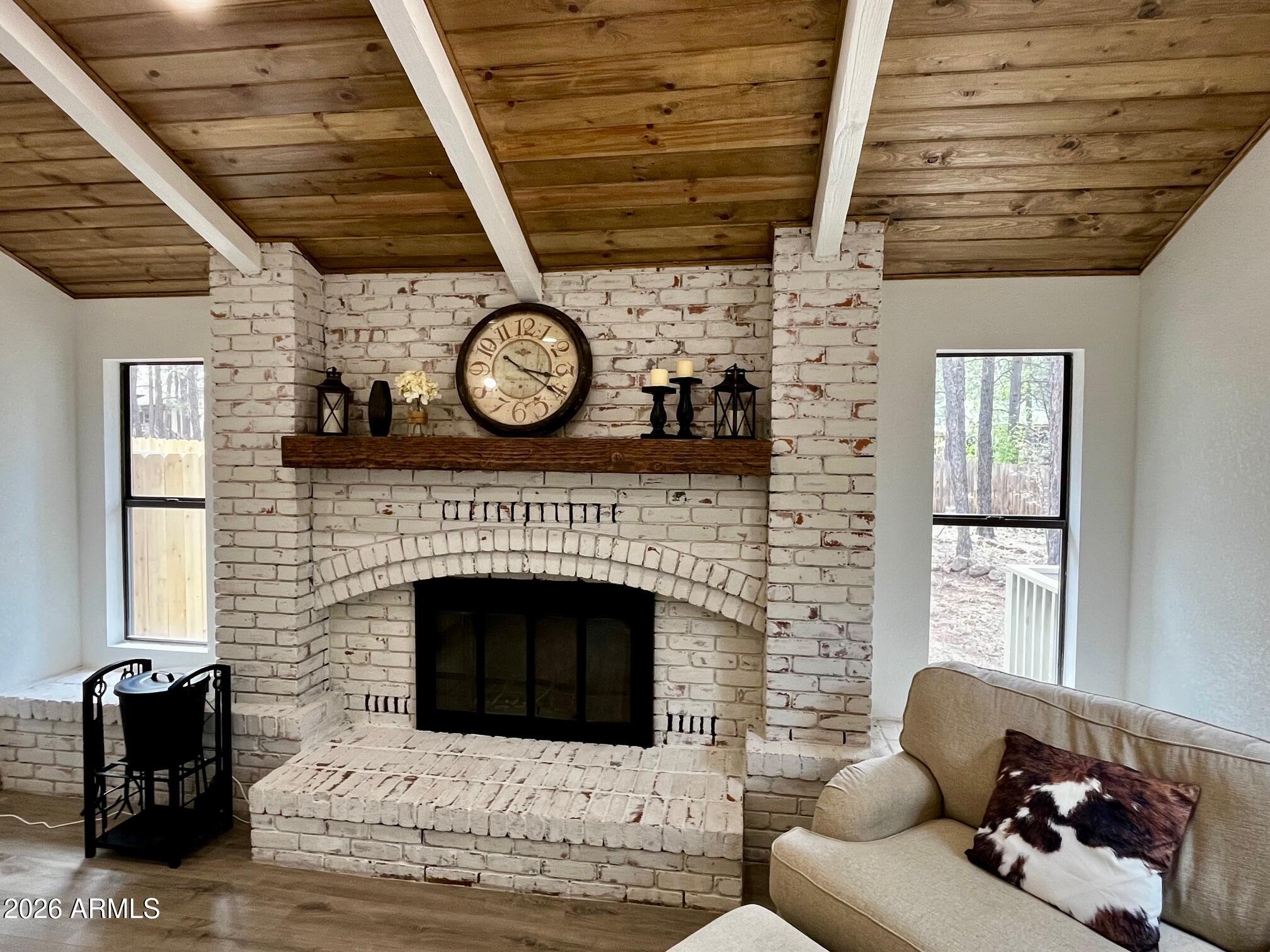 PINETOP LAKES EQUESTRIAN UNIT 1 - Residential