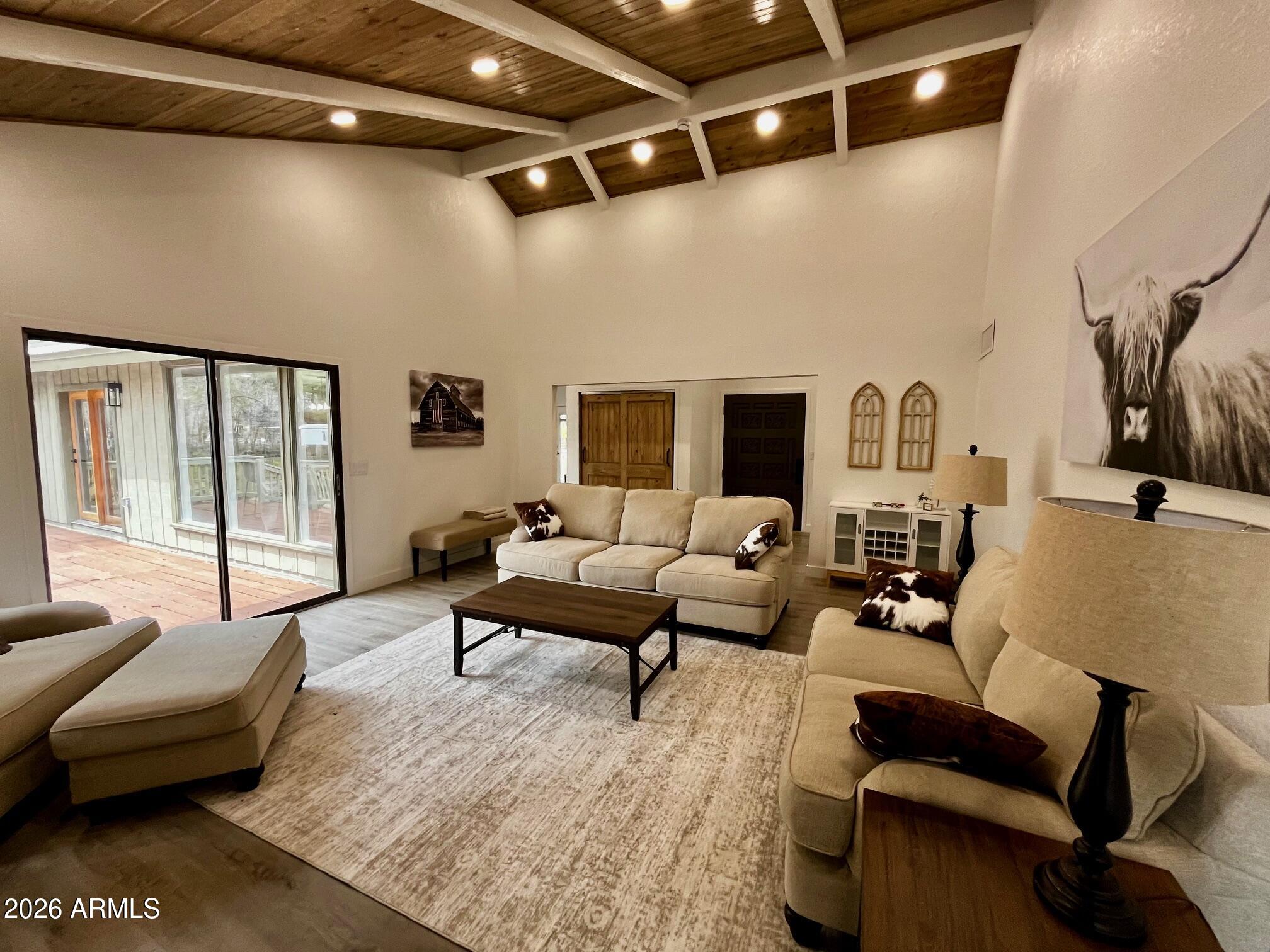 PINETOP LAKES EQUESTRIAN UNIT 1 - Residential