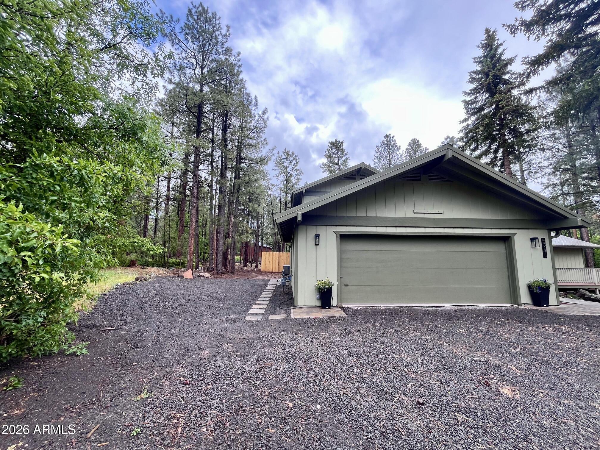 PINETOP LAKES EQUESTRIAN UNIT 1 - Residential