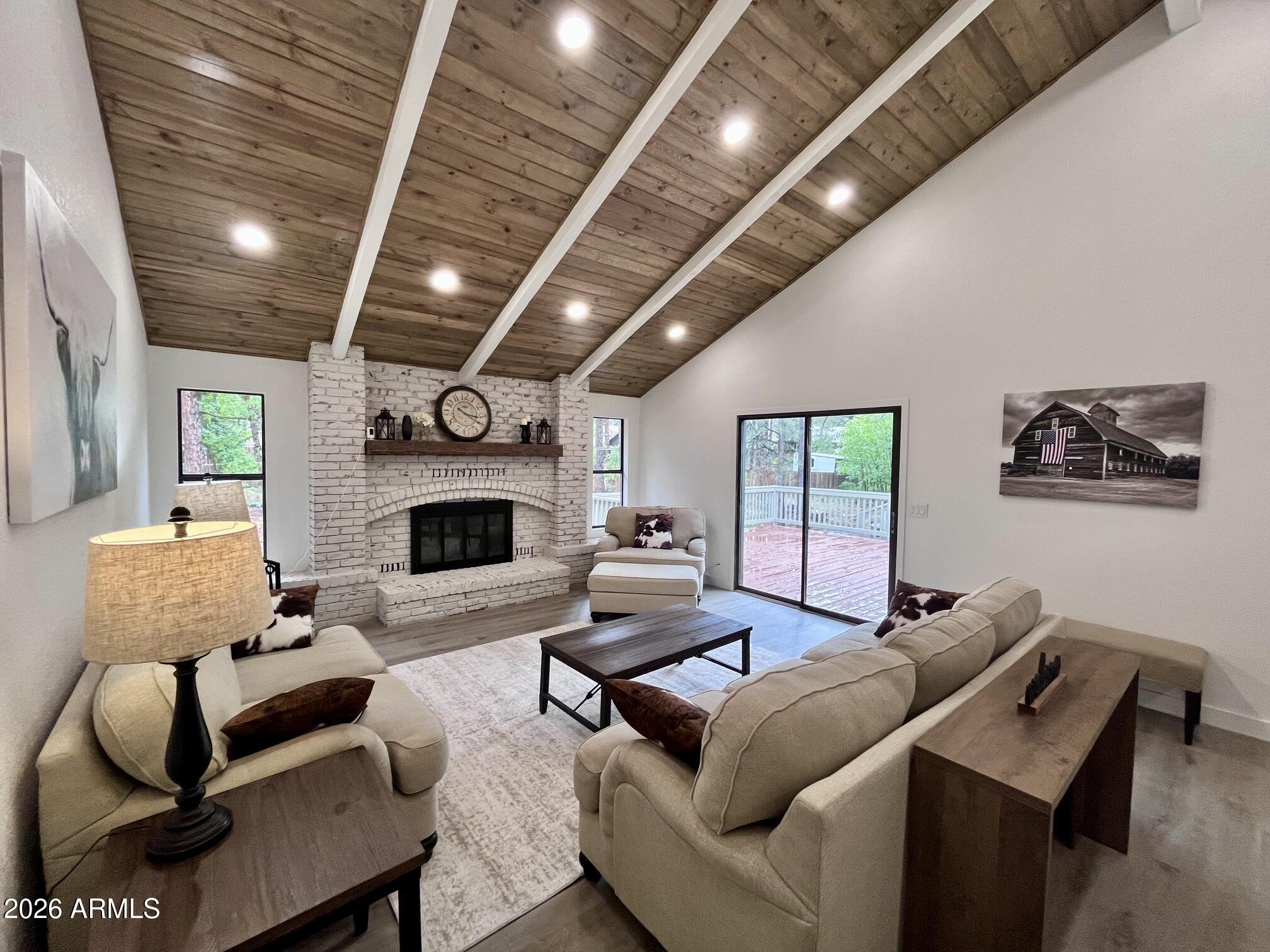 PINETOP LAKES EQUESTRIAN UNIT 1 - Residential