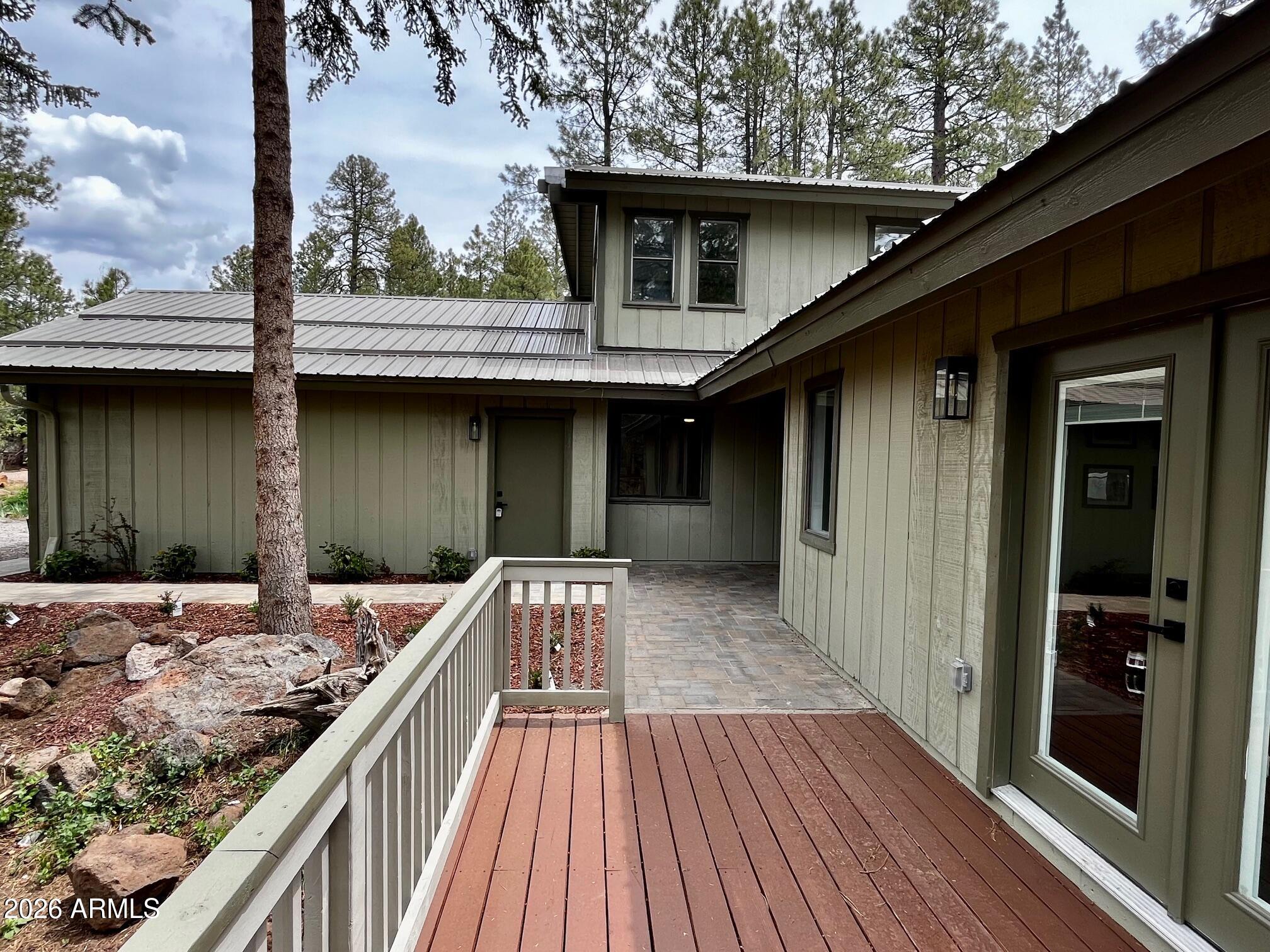 PINETOP LAKES EQUESTRIAN UNIT 1 - Residential