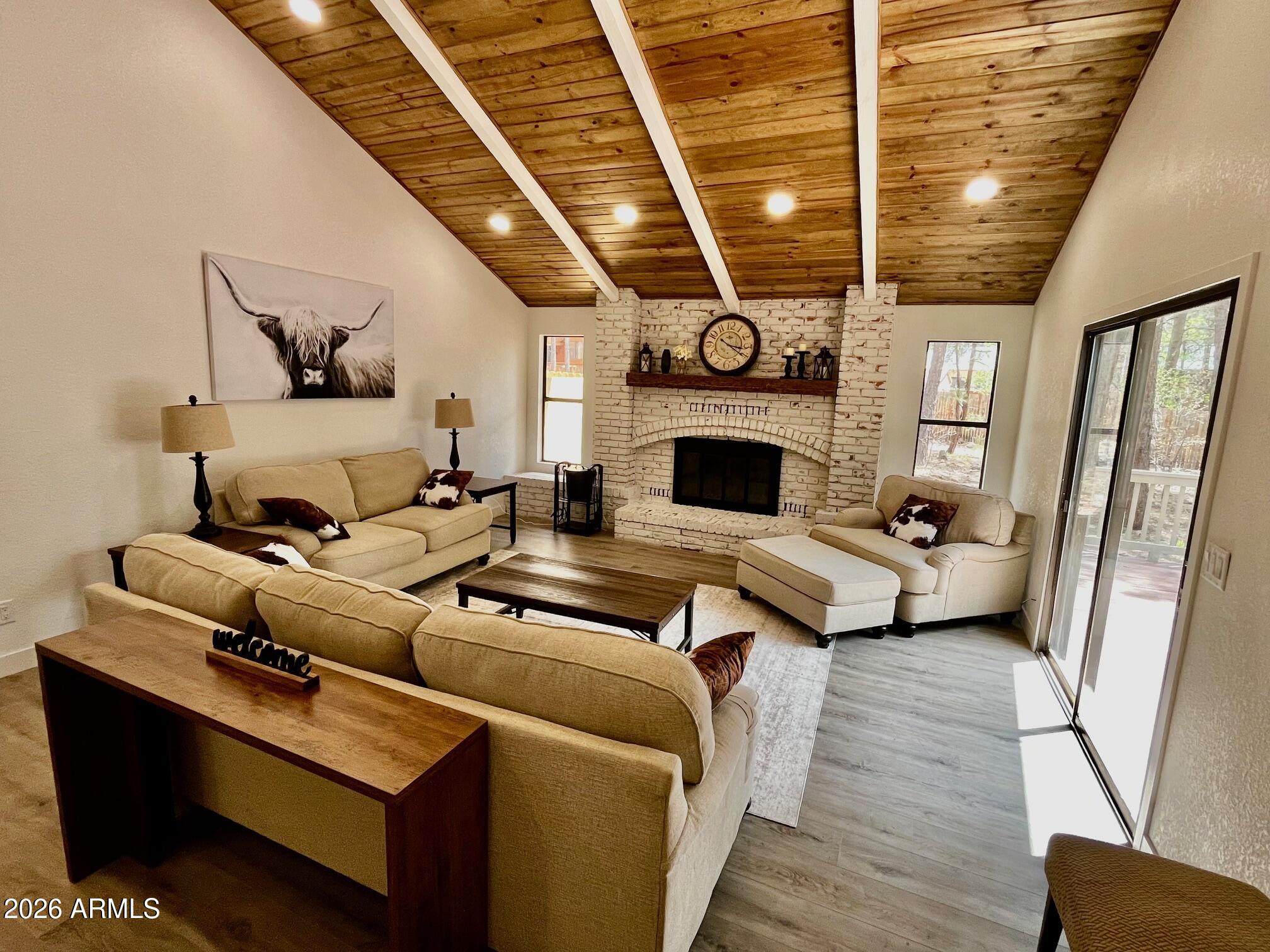 PINETOP LAKES EQUESTRIAN UNIT 1 - Residential