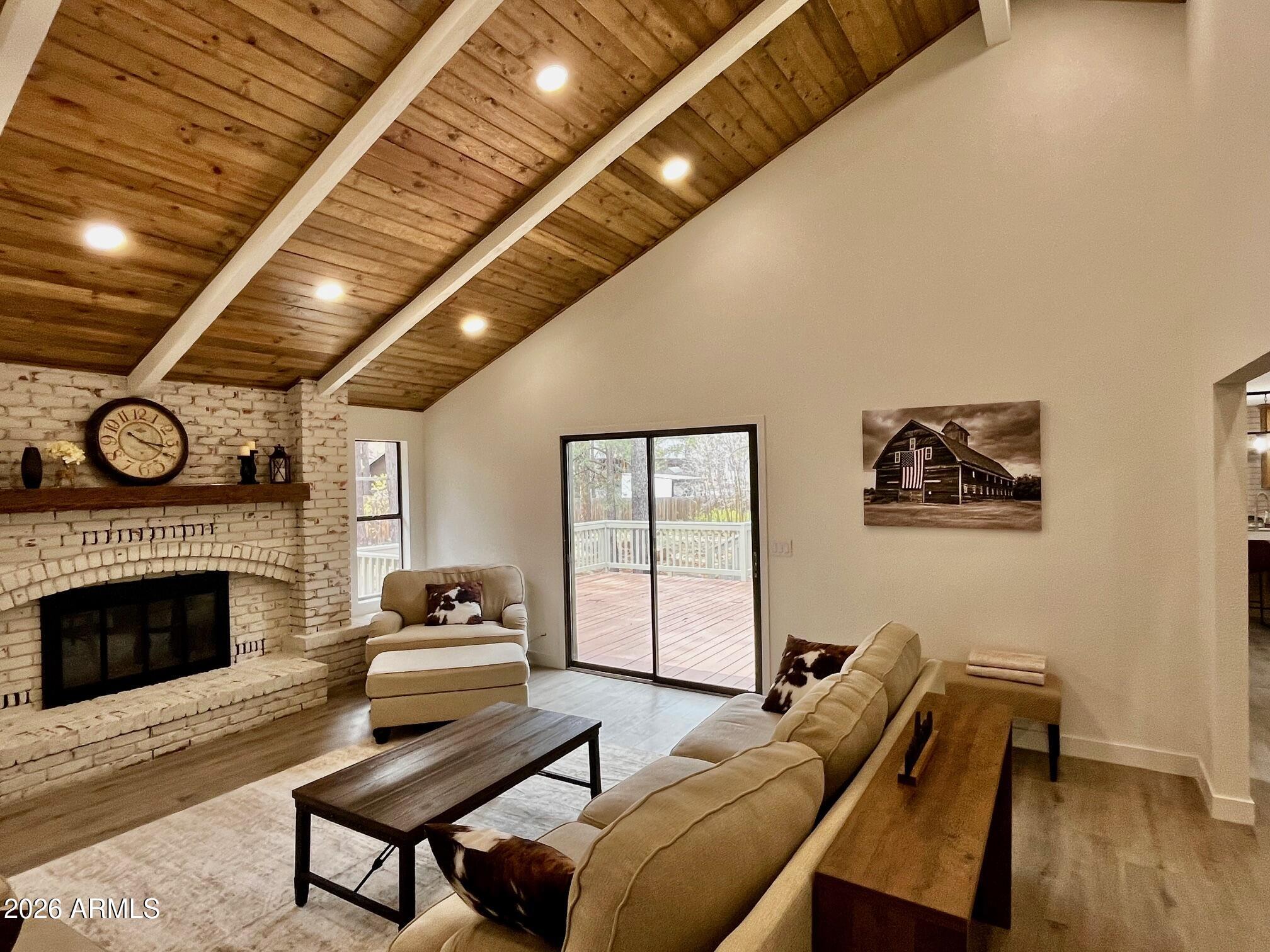 PINETOP LAKES EQUESTRIAN UNIT 1 - Residential