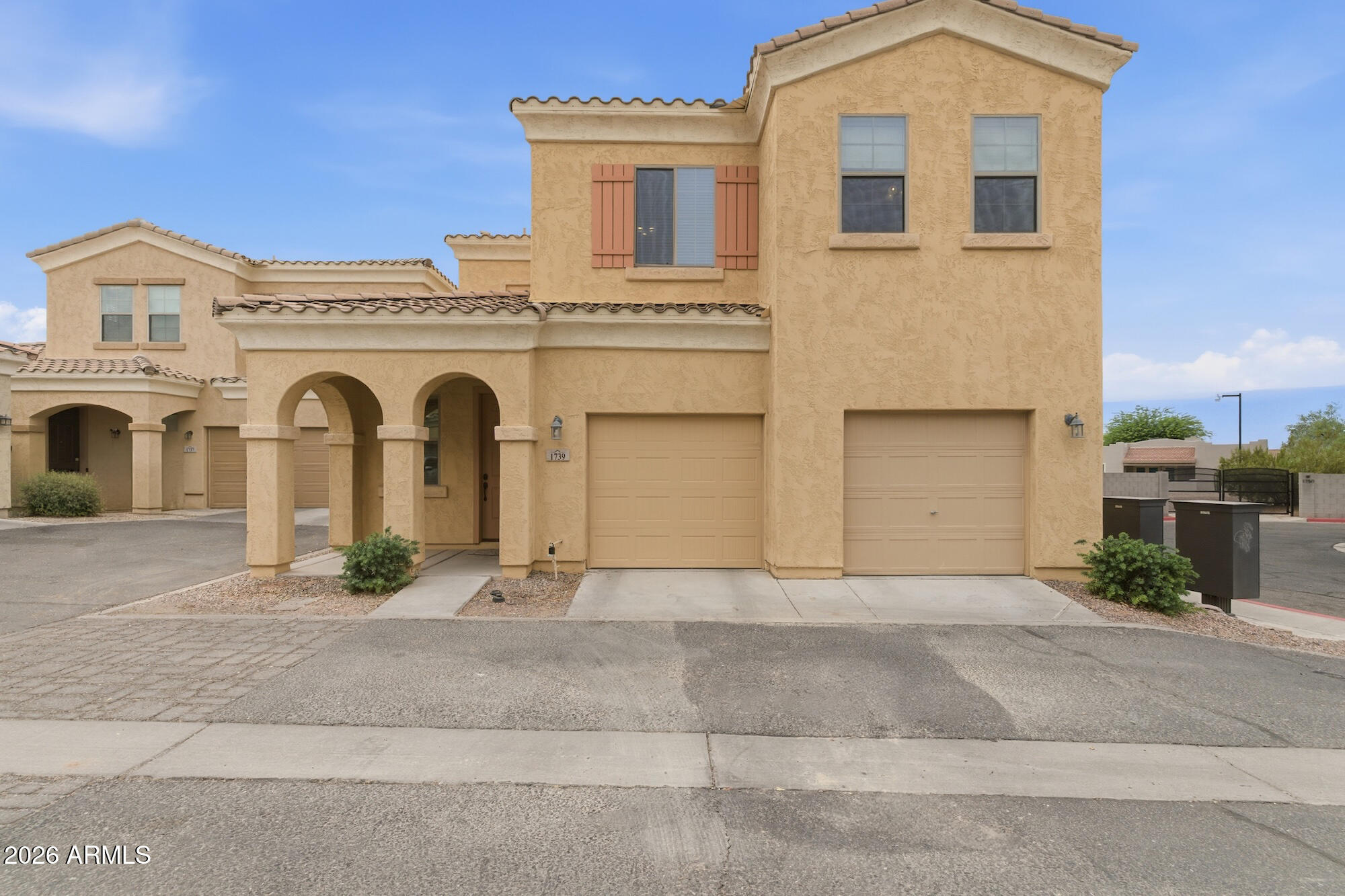 1739 S DESERT VIEW Place