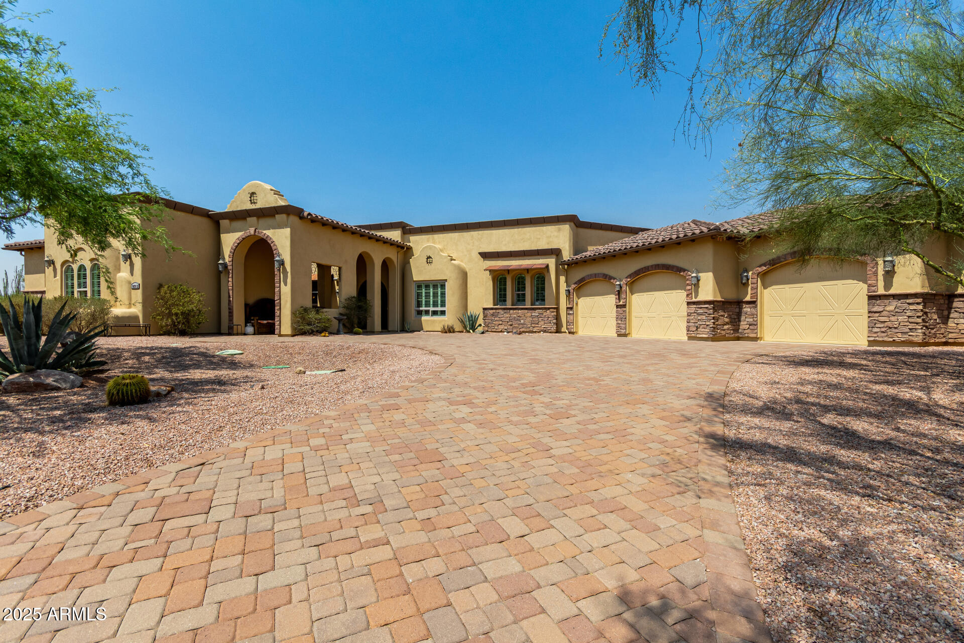 16912 E DESERT VISTA Trail