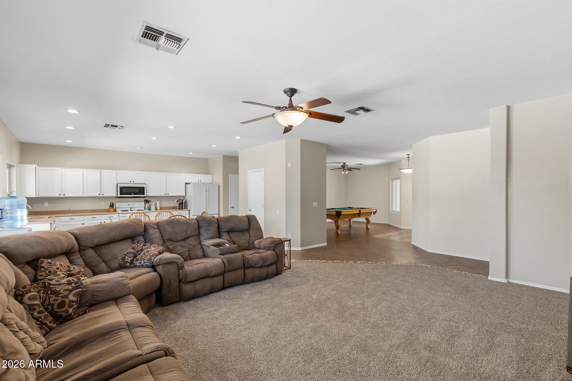 1042 E LYNX Way